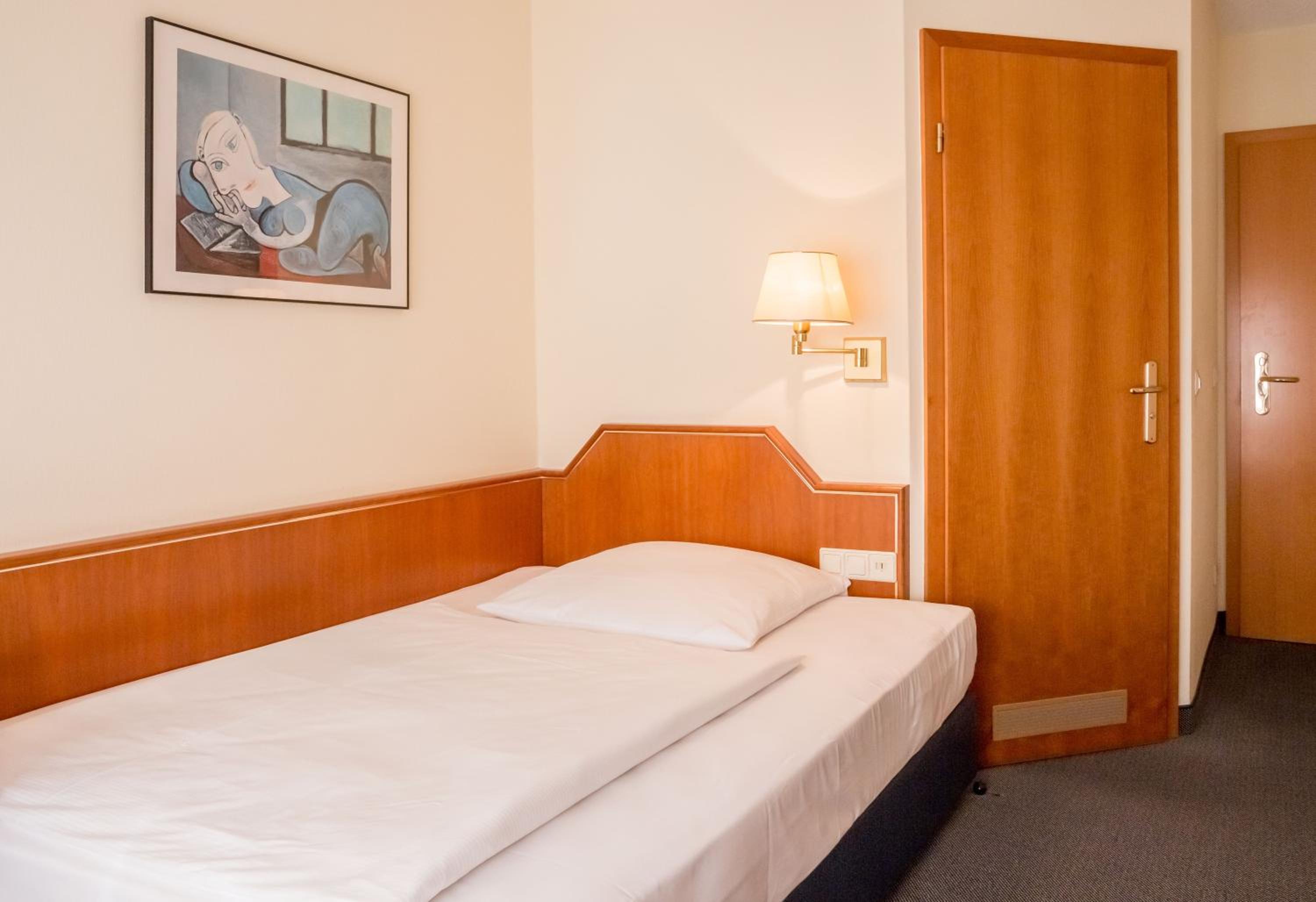Single Room - Photo 6
