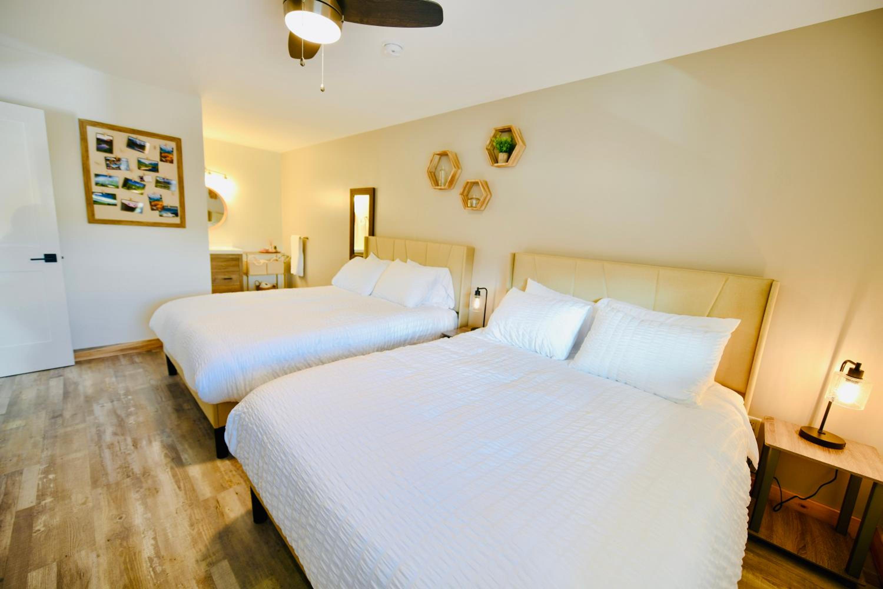 Deluxe Queen Suite photo 1