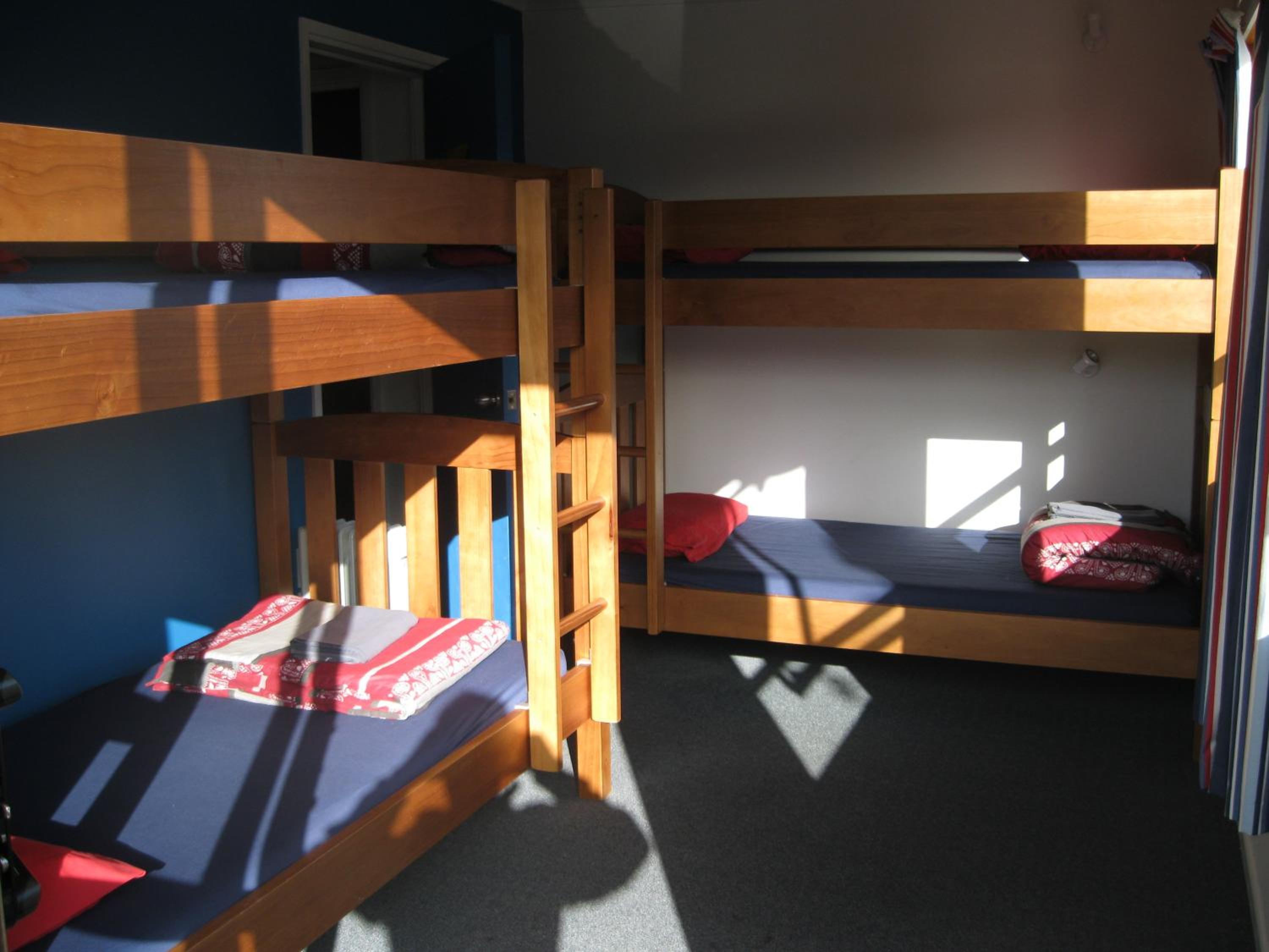 Bed in 6-Bed Dormitory Room photo 1