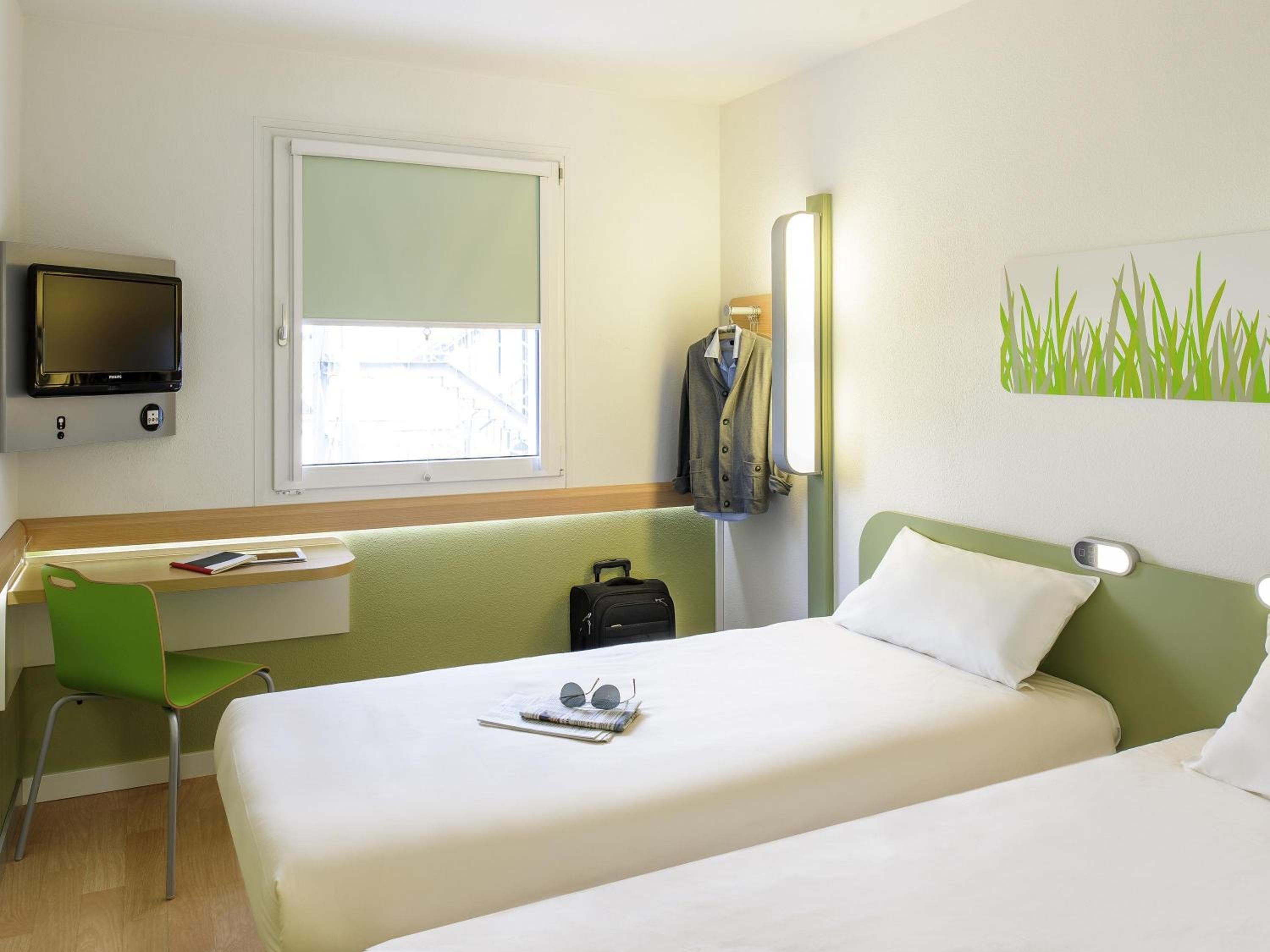 Accessible Classic Twin Room photo 1