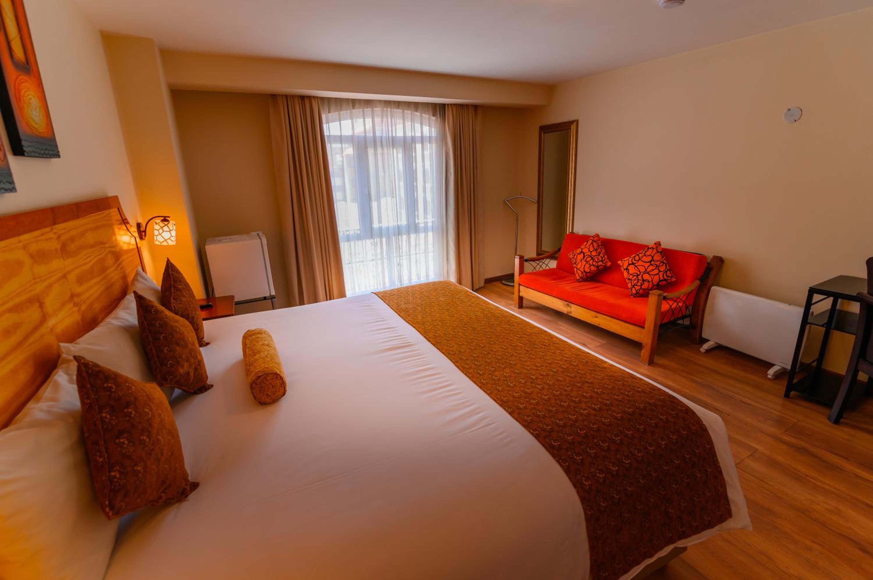 Deluxe Junior Suite photo 3