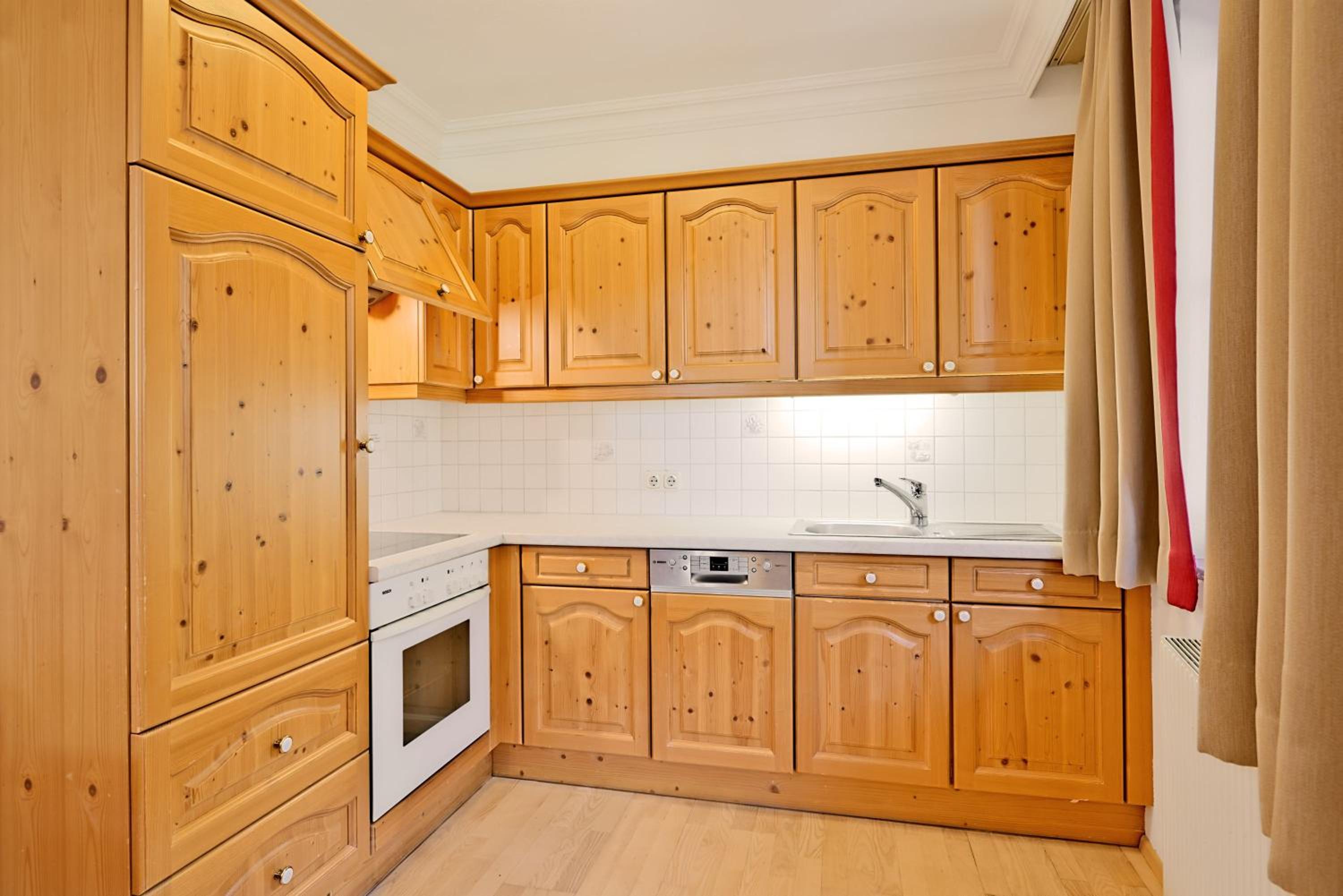Three-Bedroom Apartment - Photo 6
