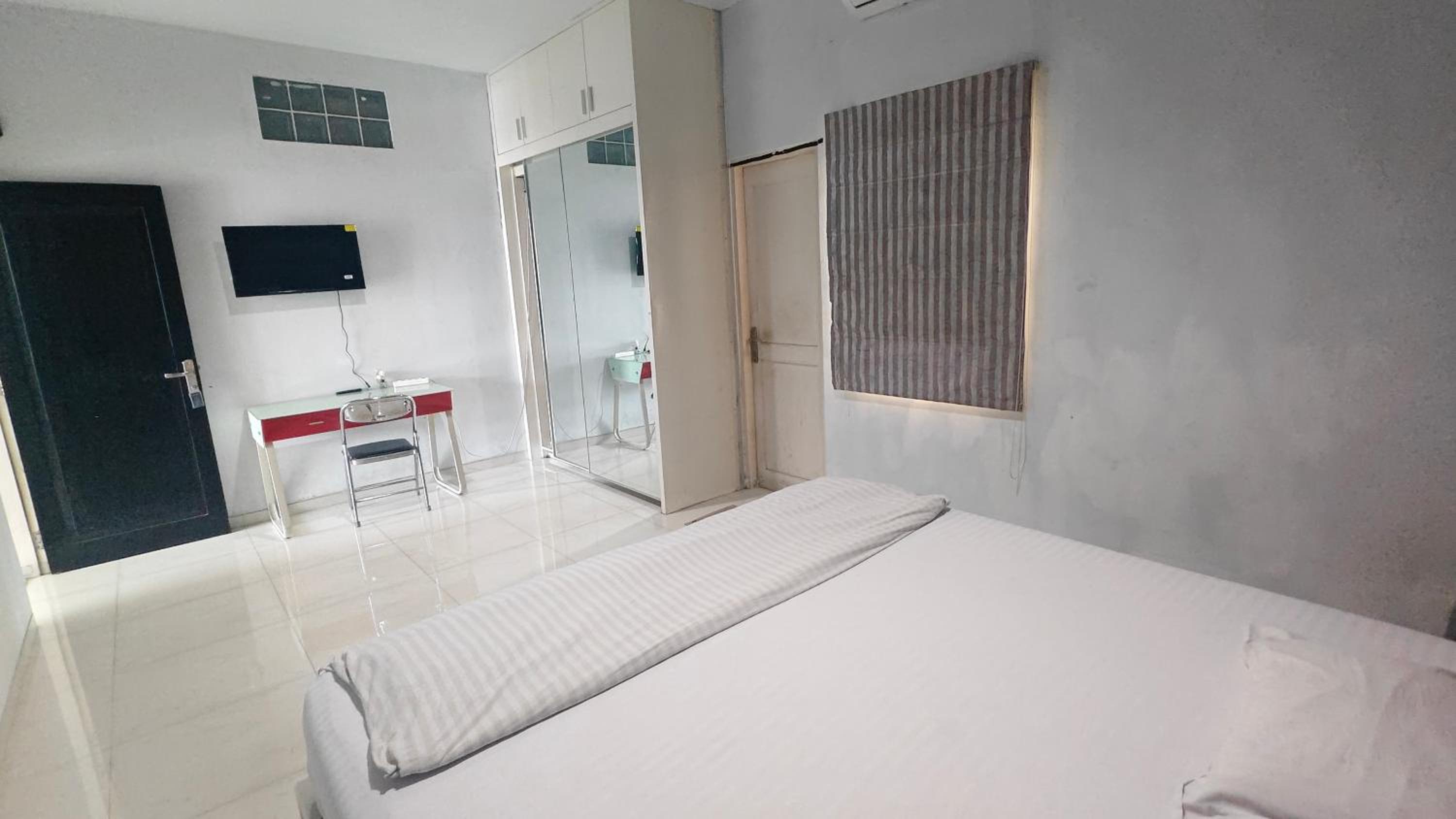 Four-Bedroom House photo 2