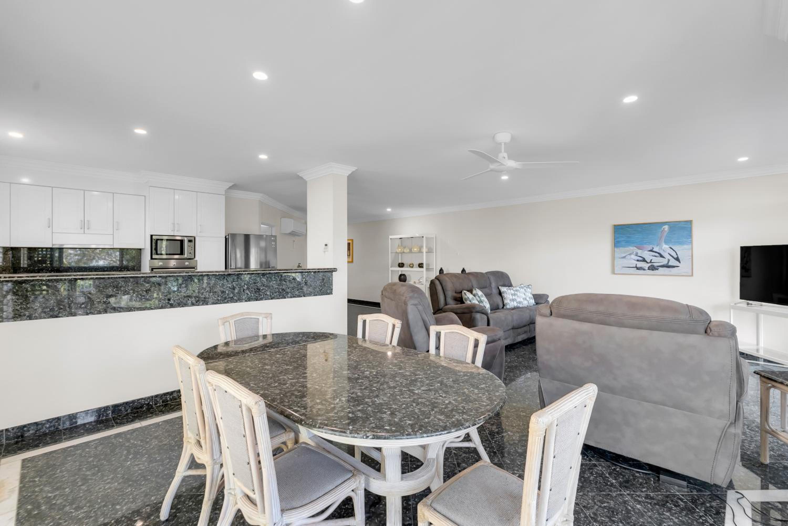 Apartment With Ocean Views #9 photo 2