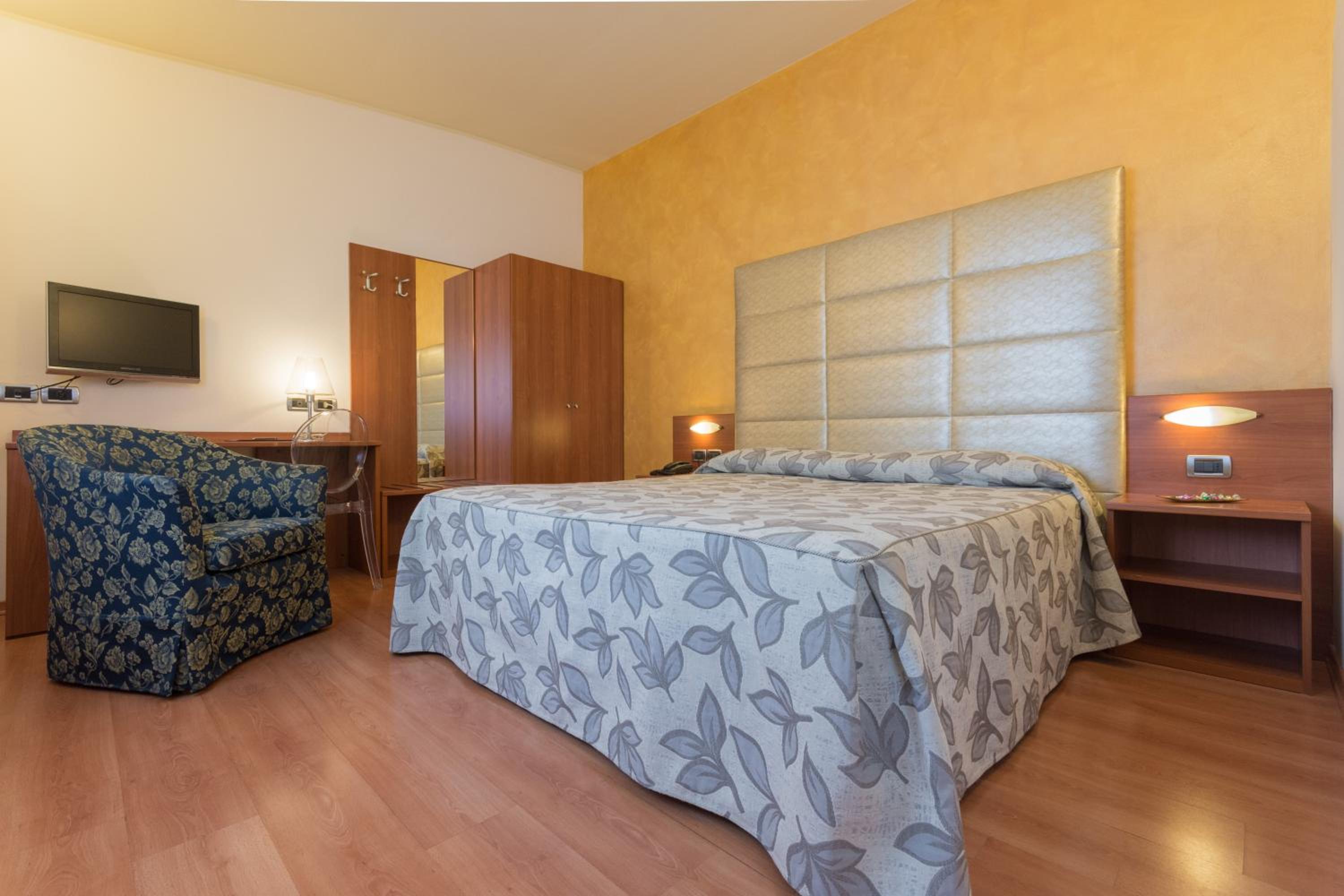 Double Room - Photo 4