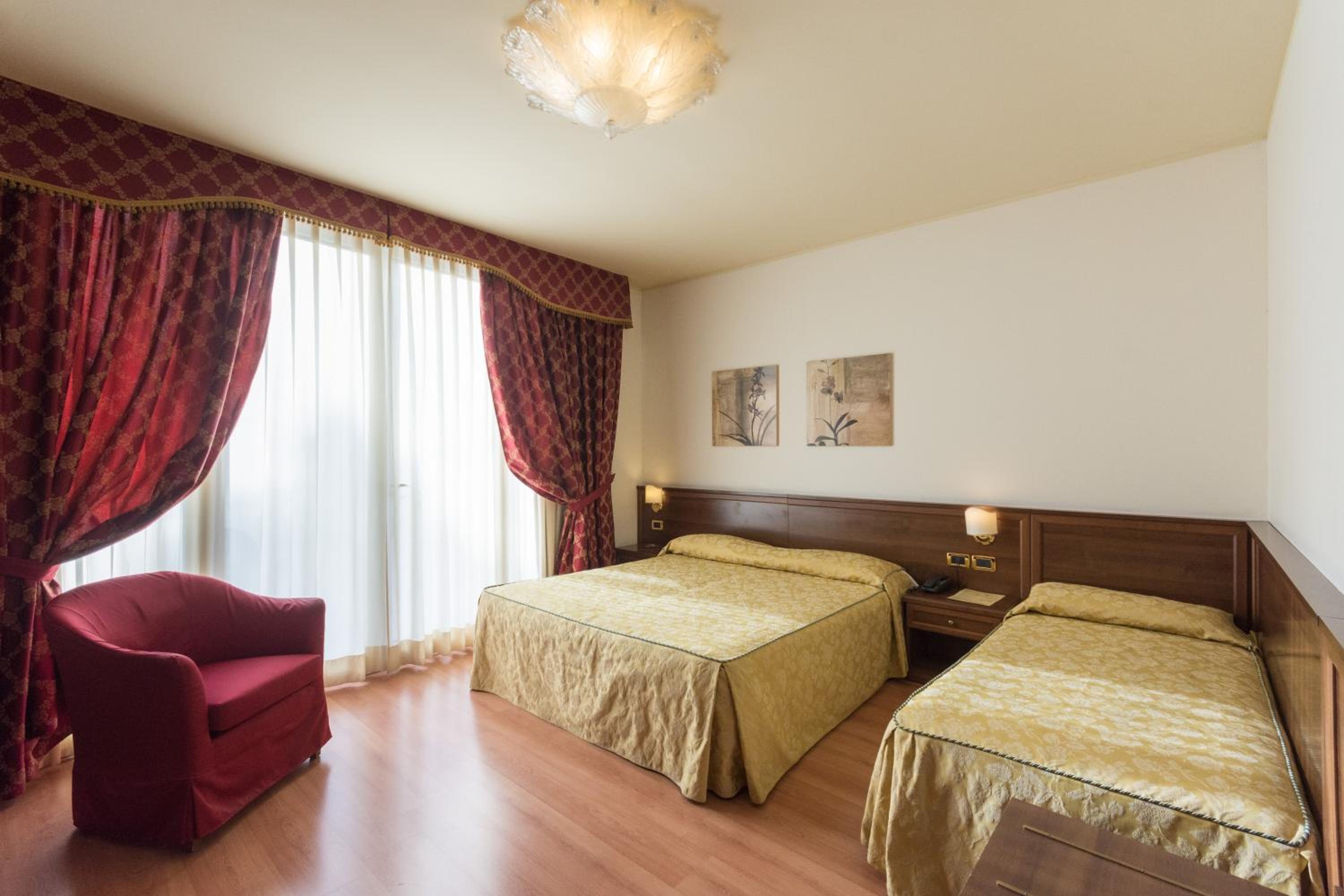 Triple Room - Photo 1