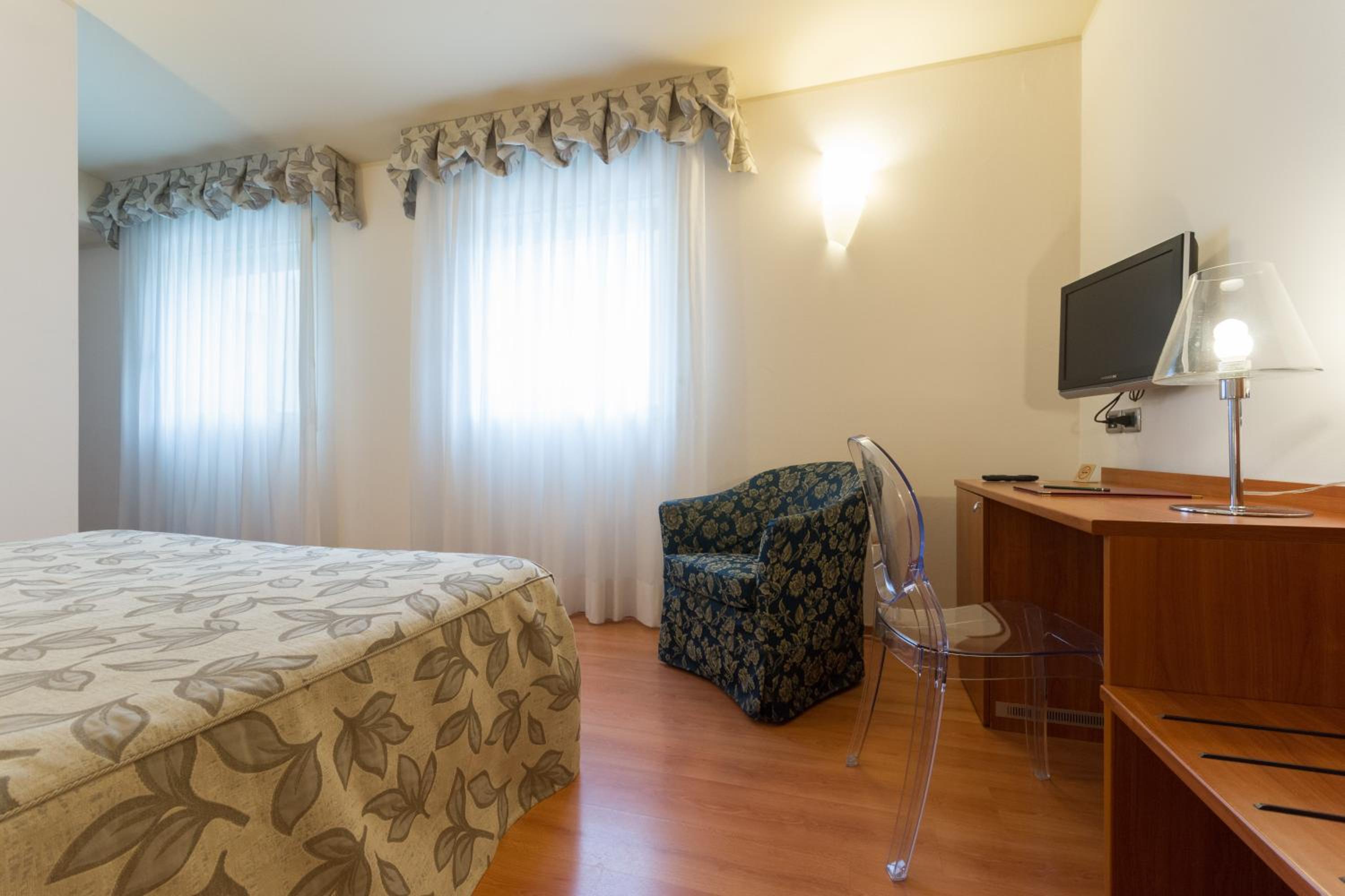 Double Room - Photo 5