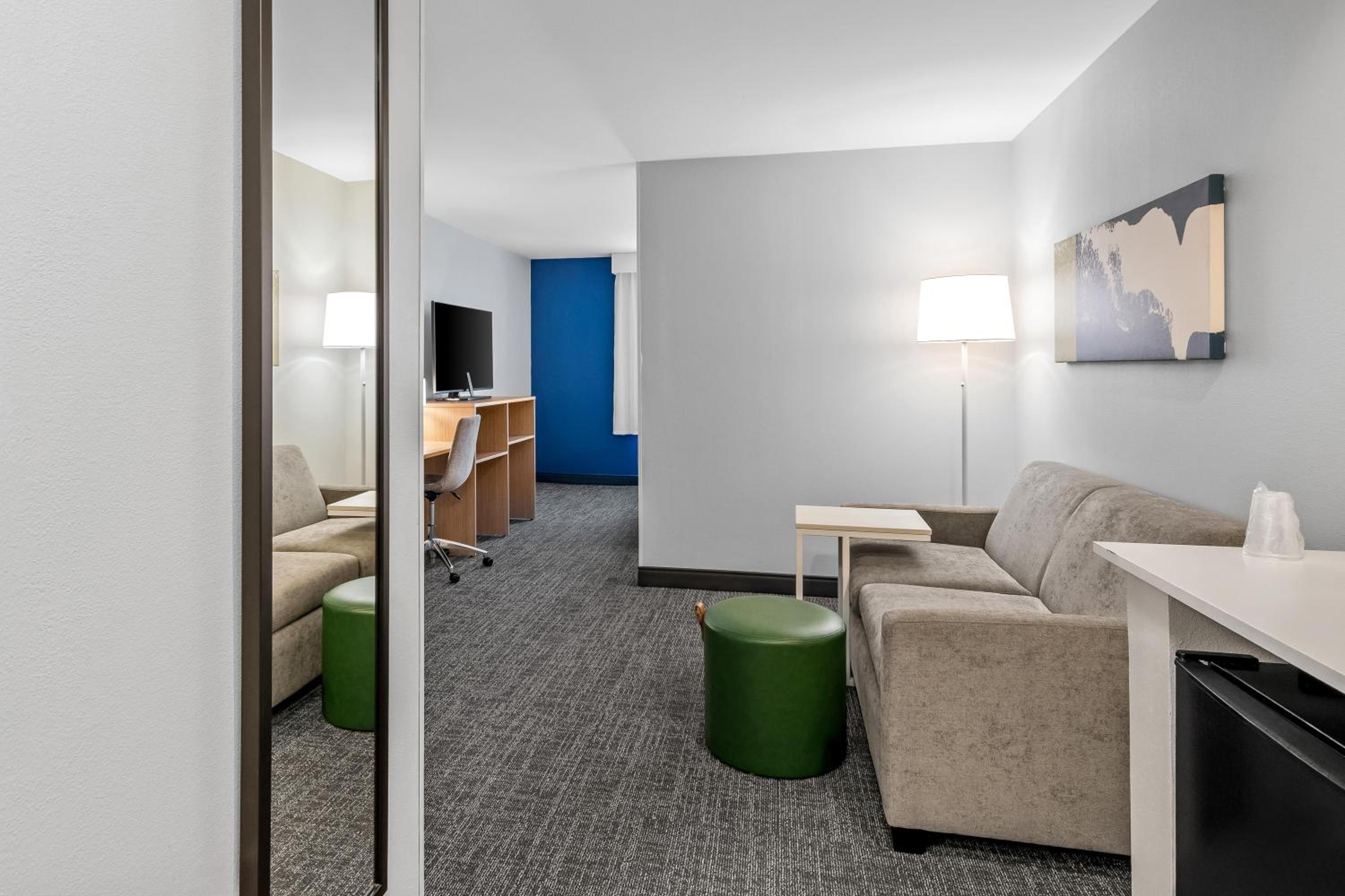 King Room with Sofa Bed - Non-Smoking - Photo 1