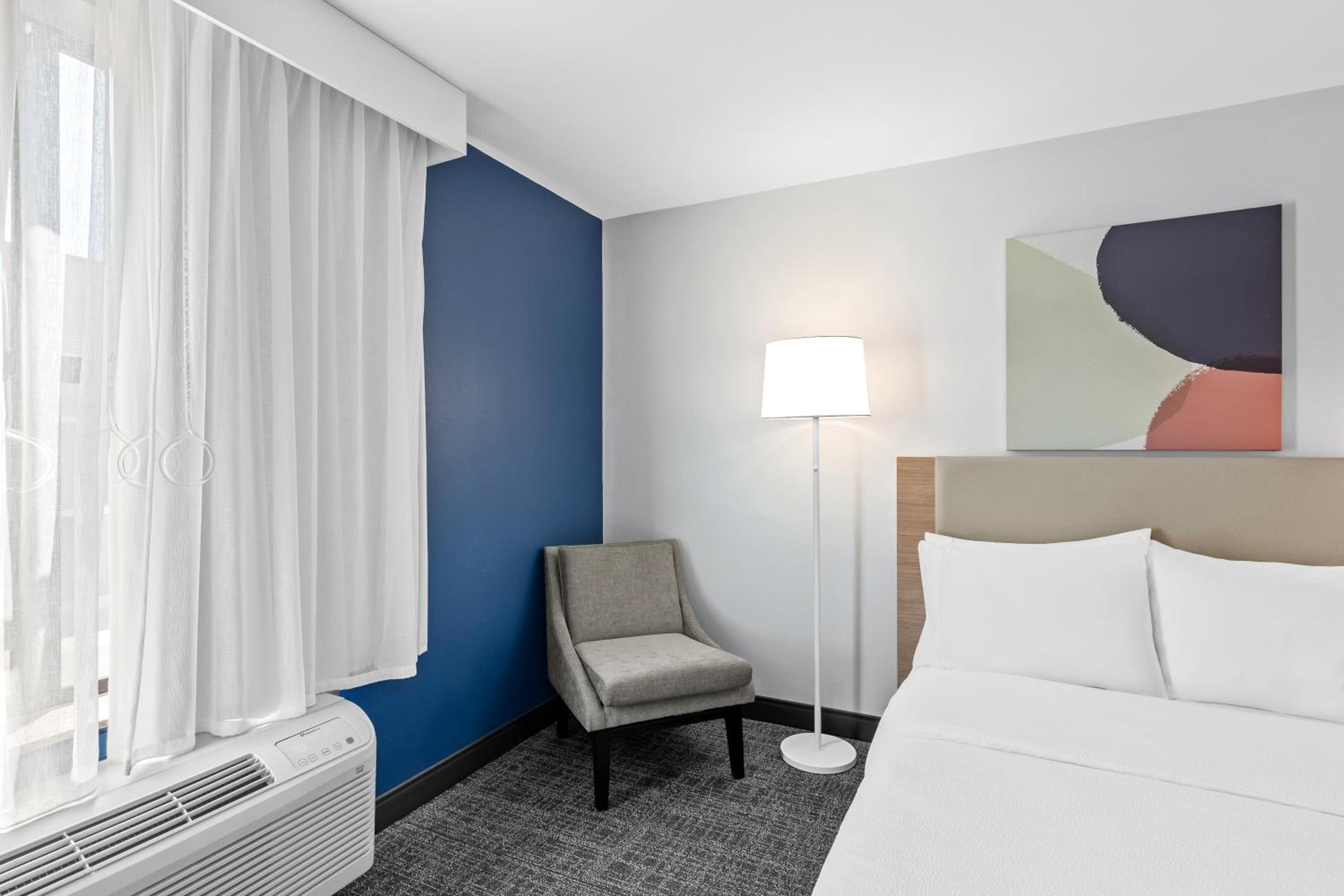Queen Room with Two Queen Beds and Accessible Tub - Mobility and Hearing Access - Photo 2
