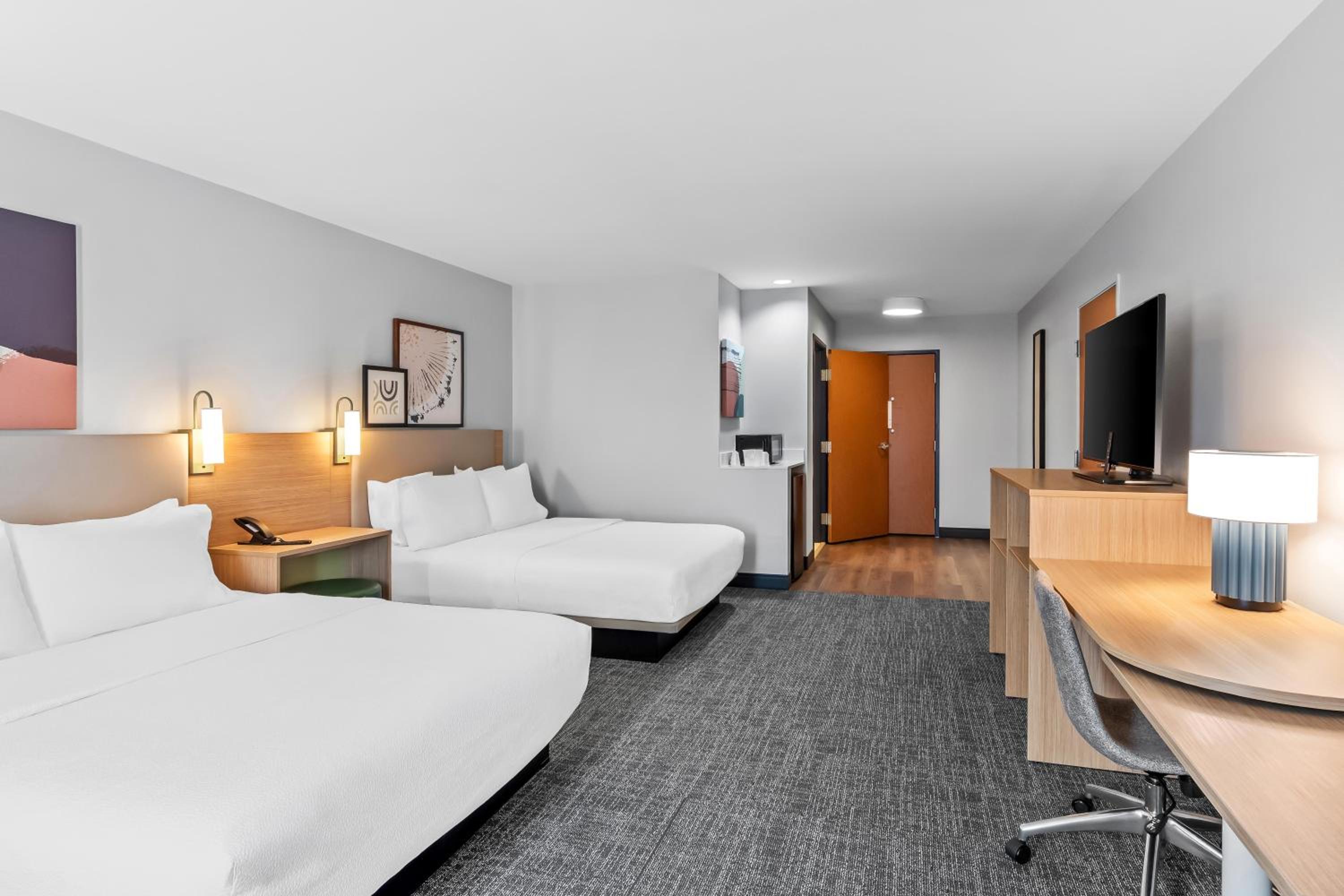 Queen Room with Two Queen Beds and Accessible Tub - Mobility and Hearing Access - Photo 4