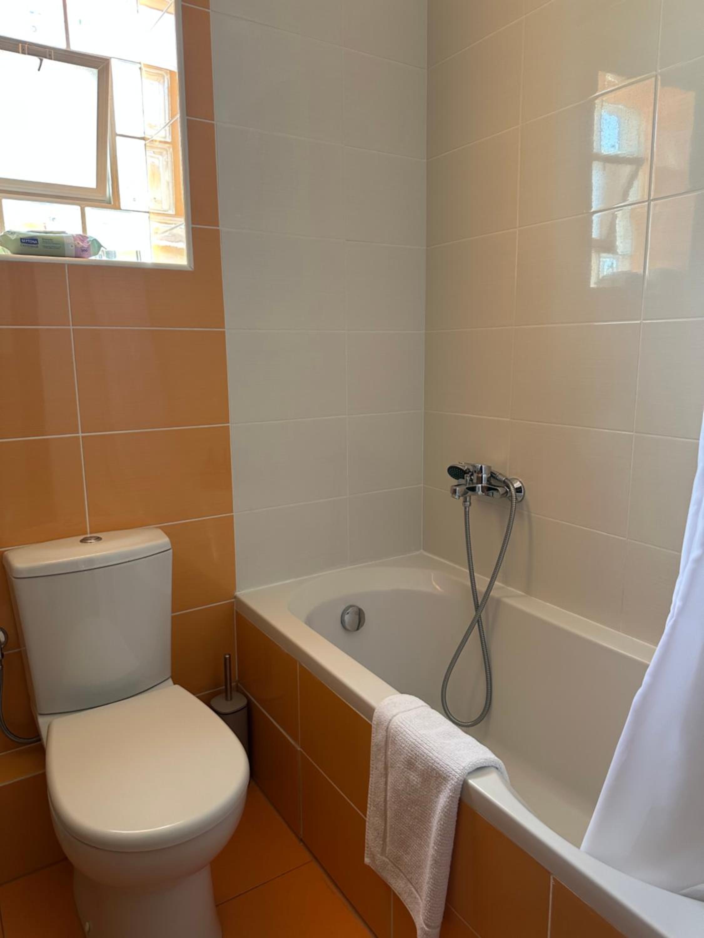 One-Bedroom Apartment with Balcony photo 2