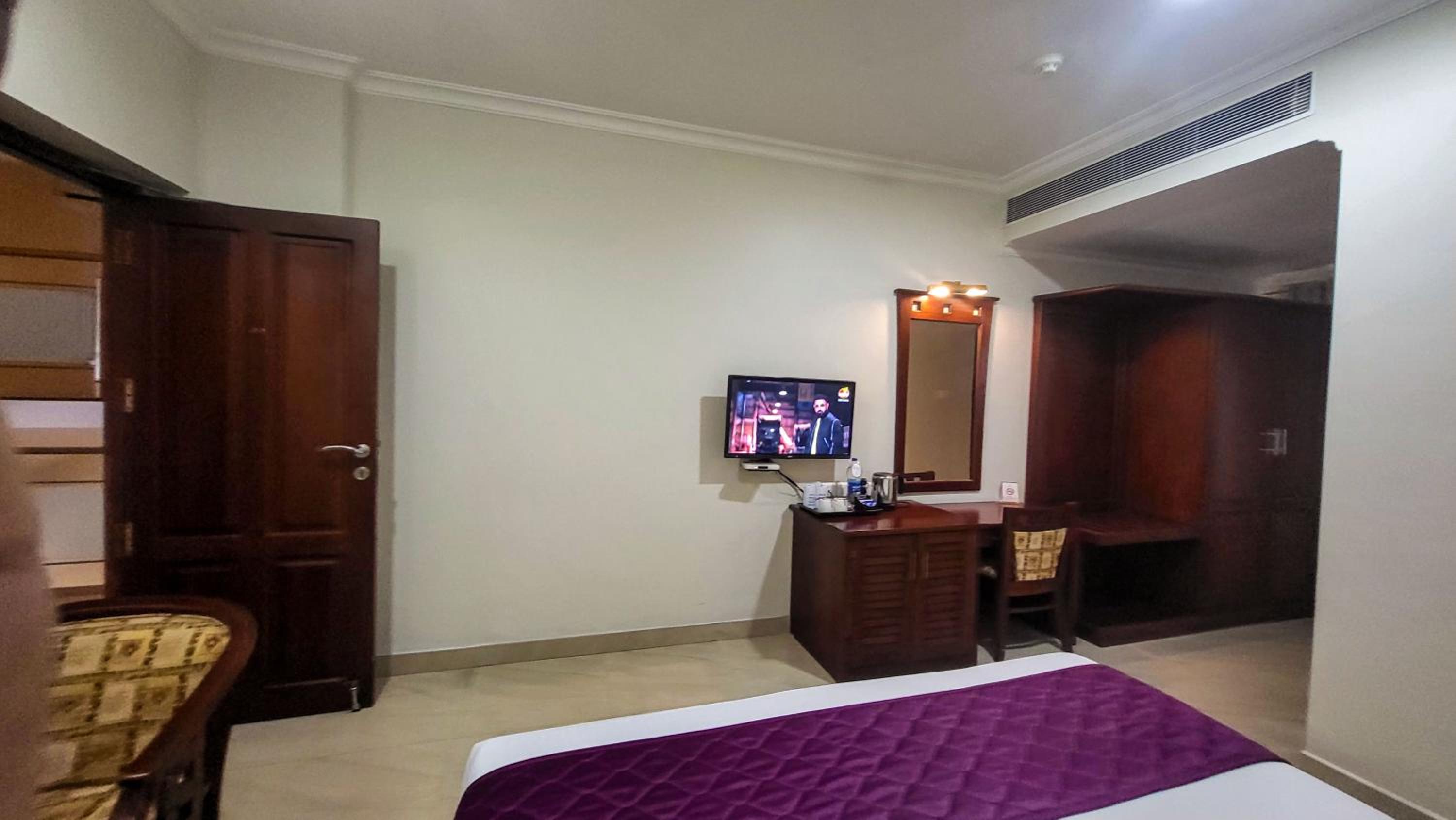 Deluxe King Room