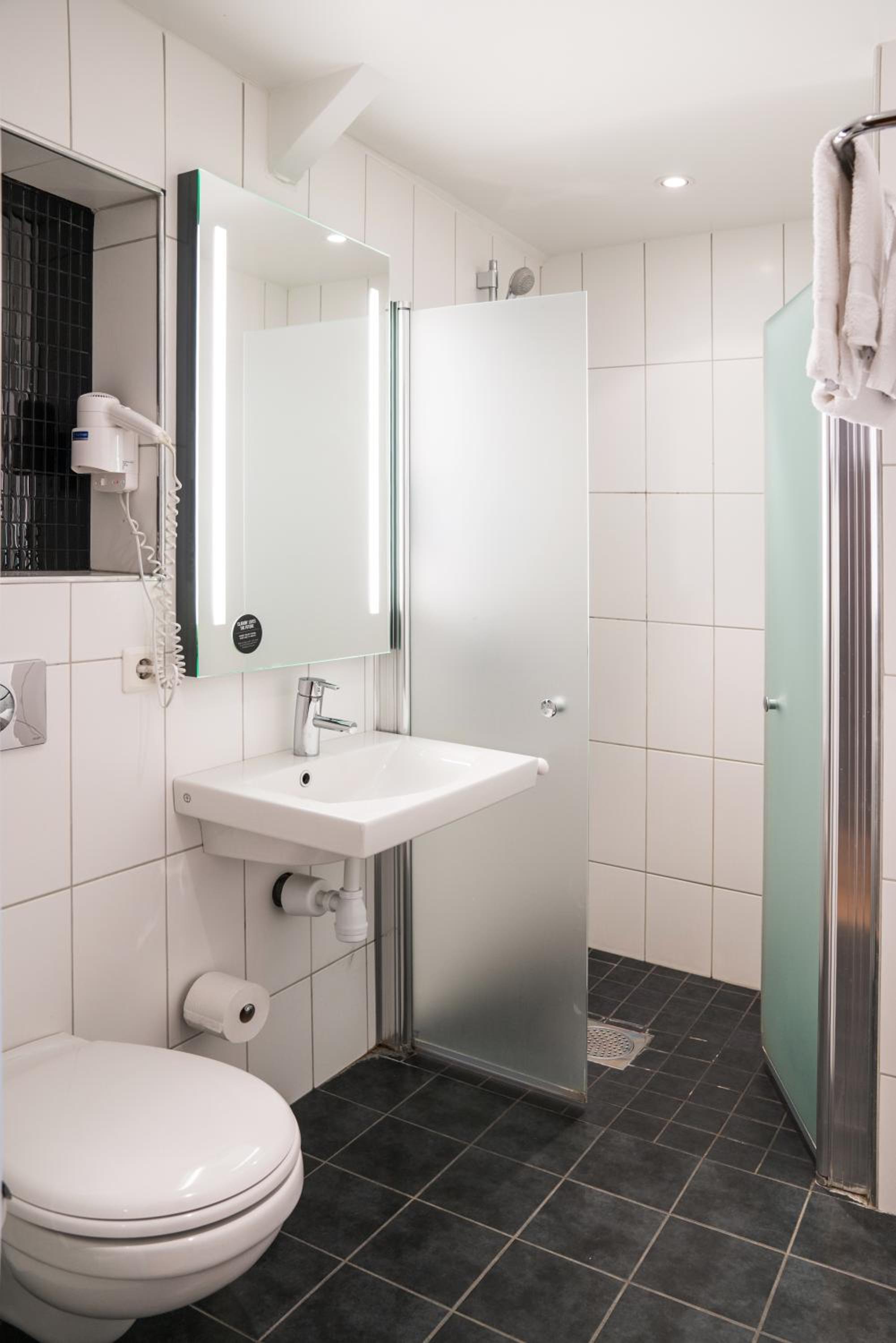 Compact Double Room - Photo 4