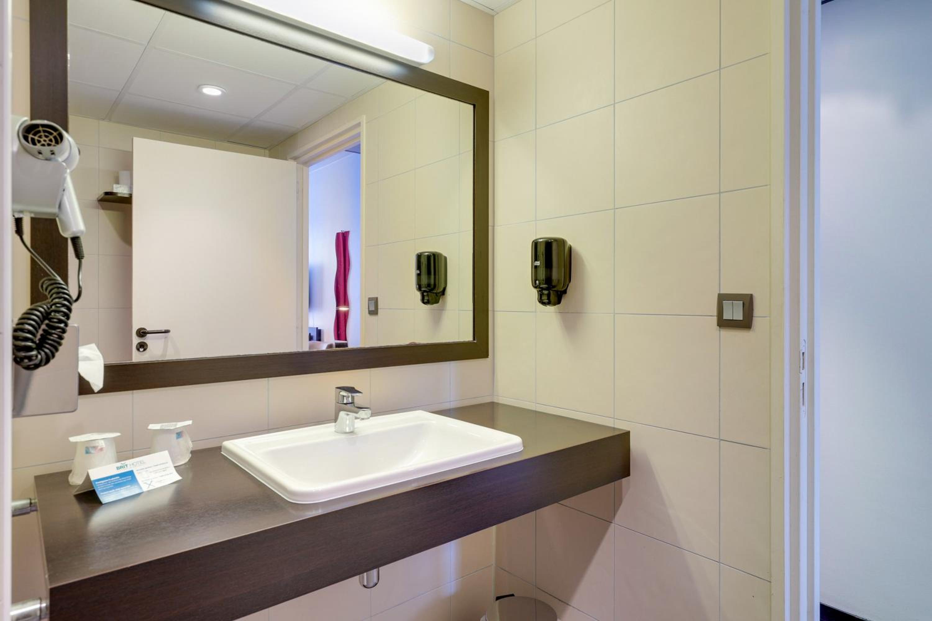 Twin Room - Photo 4