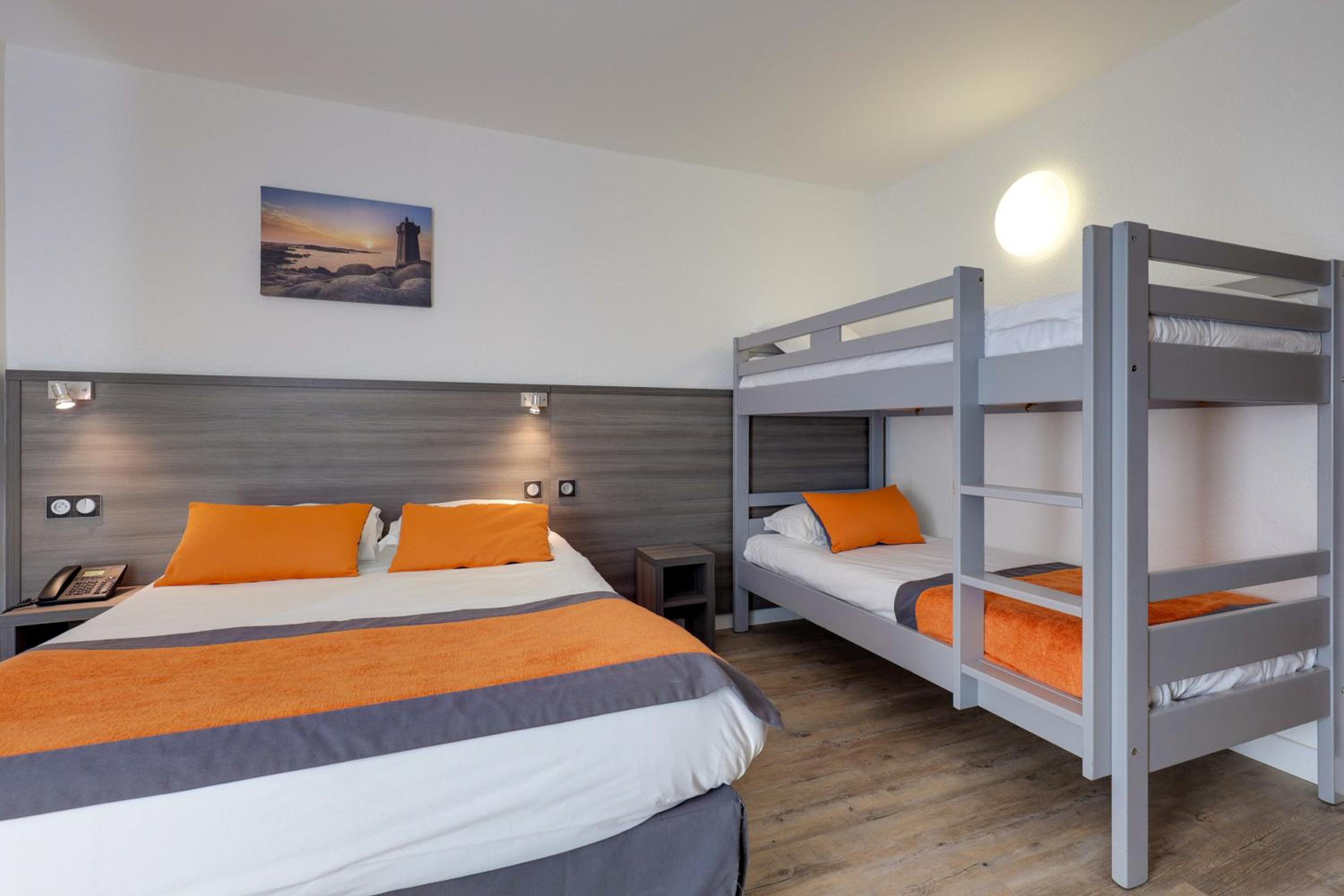 Quadruple Room - Photo 1