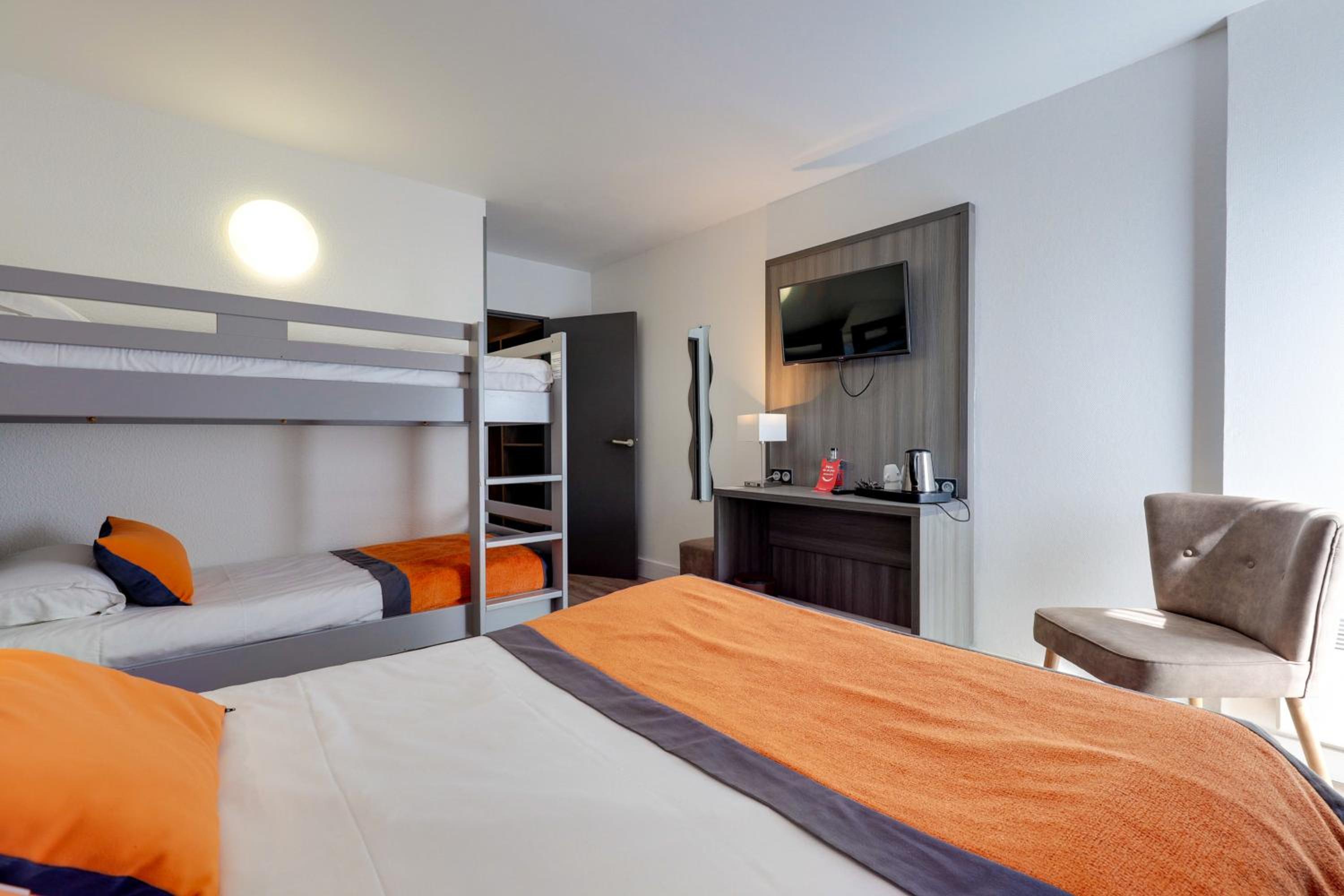 Quadruple Room - Photo 2