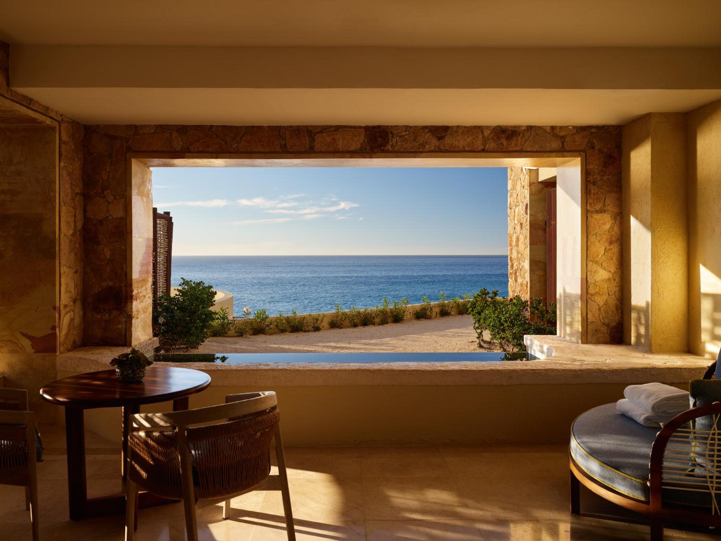 Corner Queen Room with Two Queen Beds, Ocean View and Plunge Pool - Photo 3