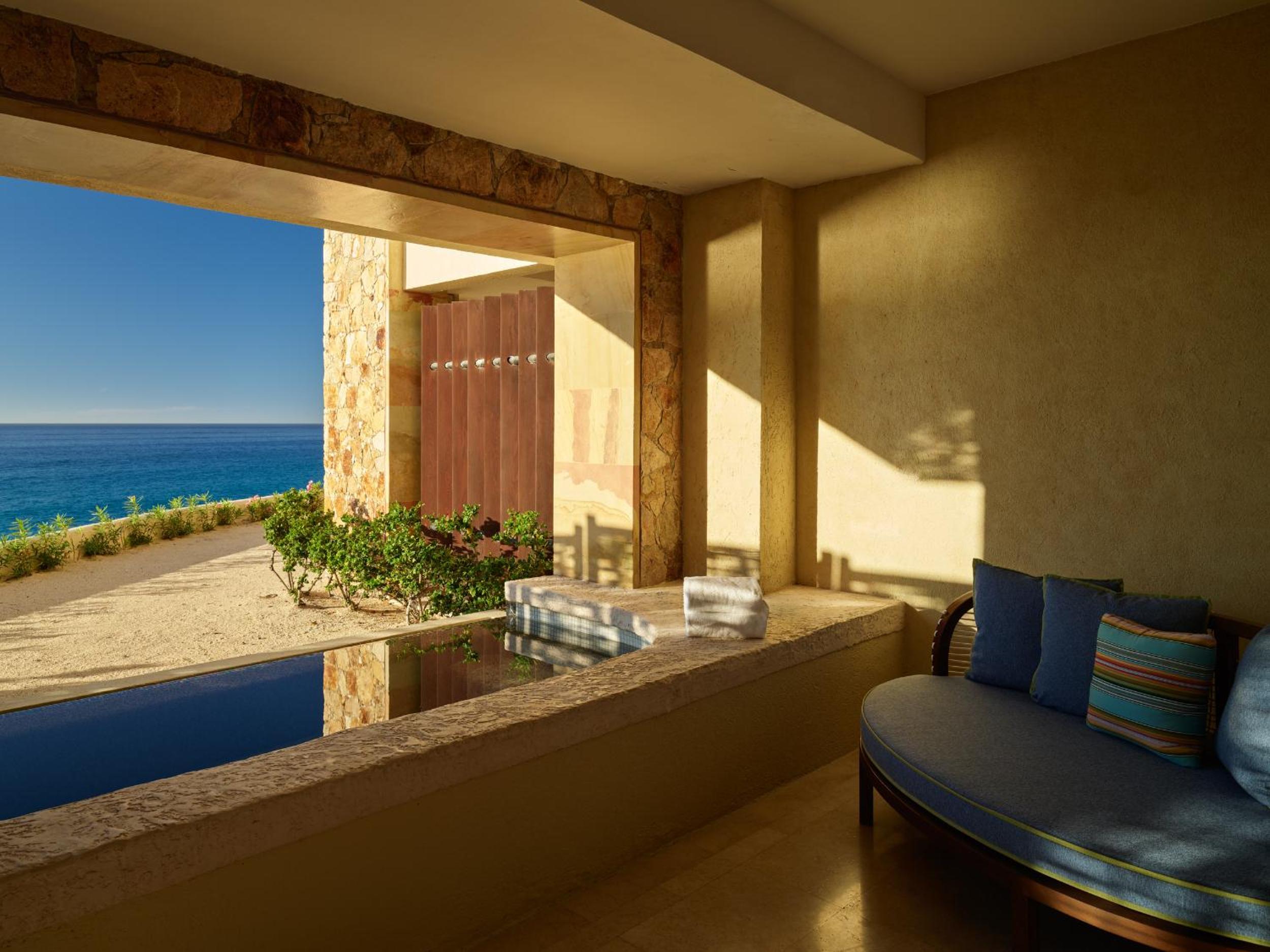 Corner Queen Room with Two Queen Beds, Ocean View and Plunge Pool - Photo 5