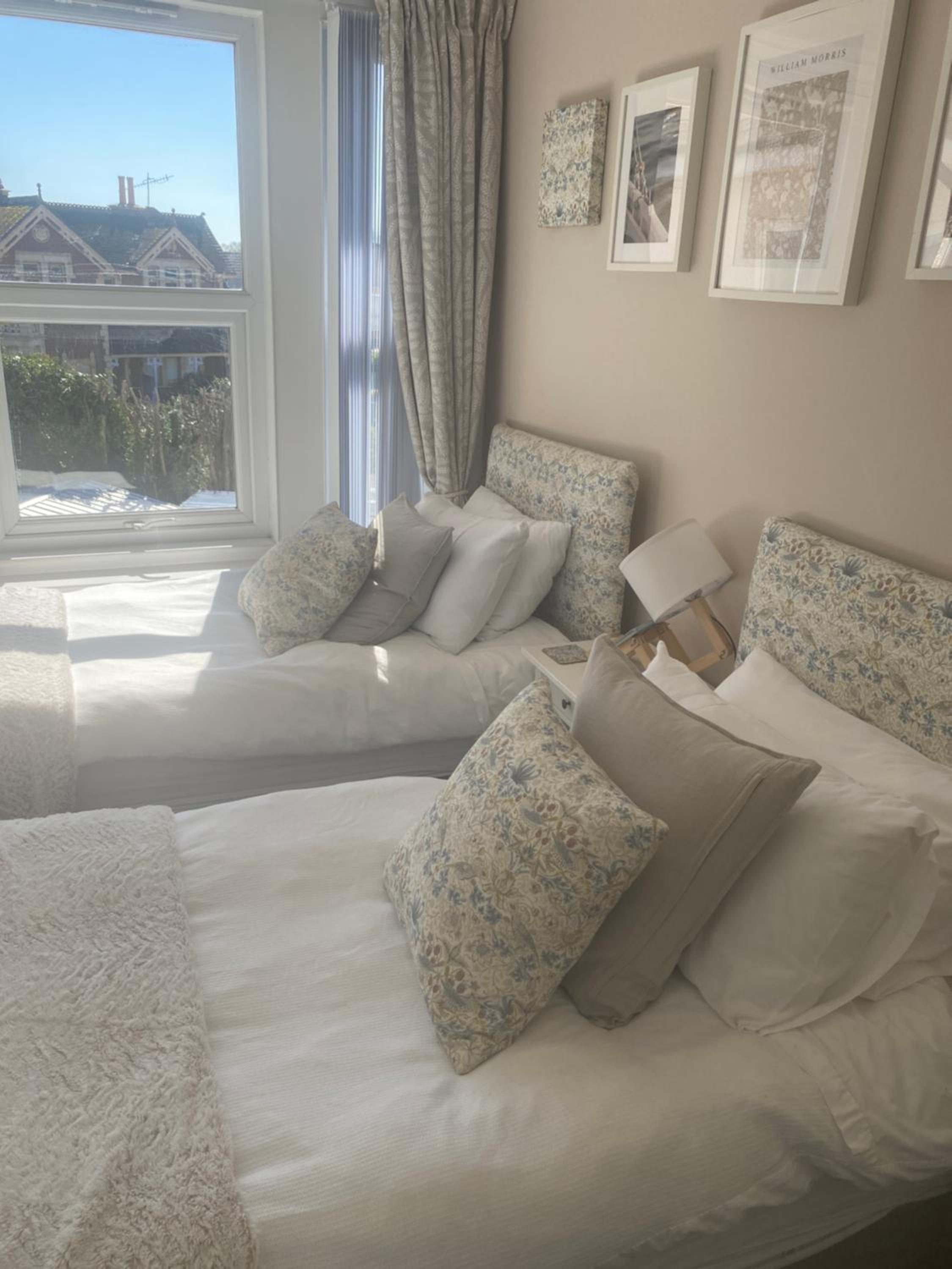 Twin Room with Private External Bathroom