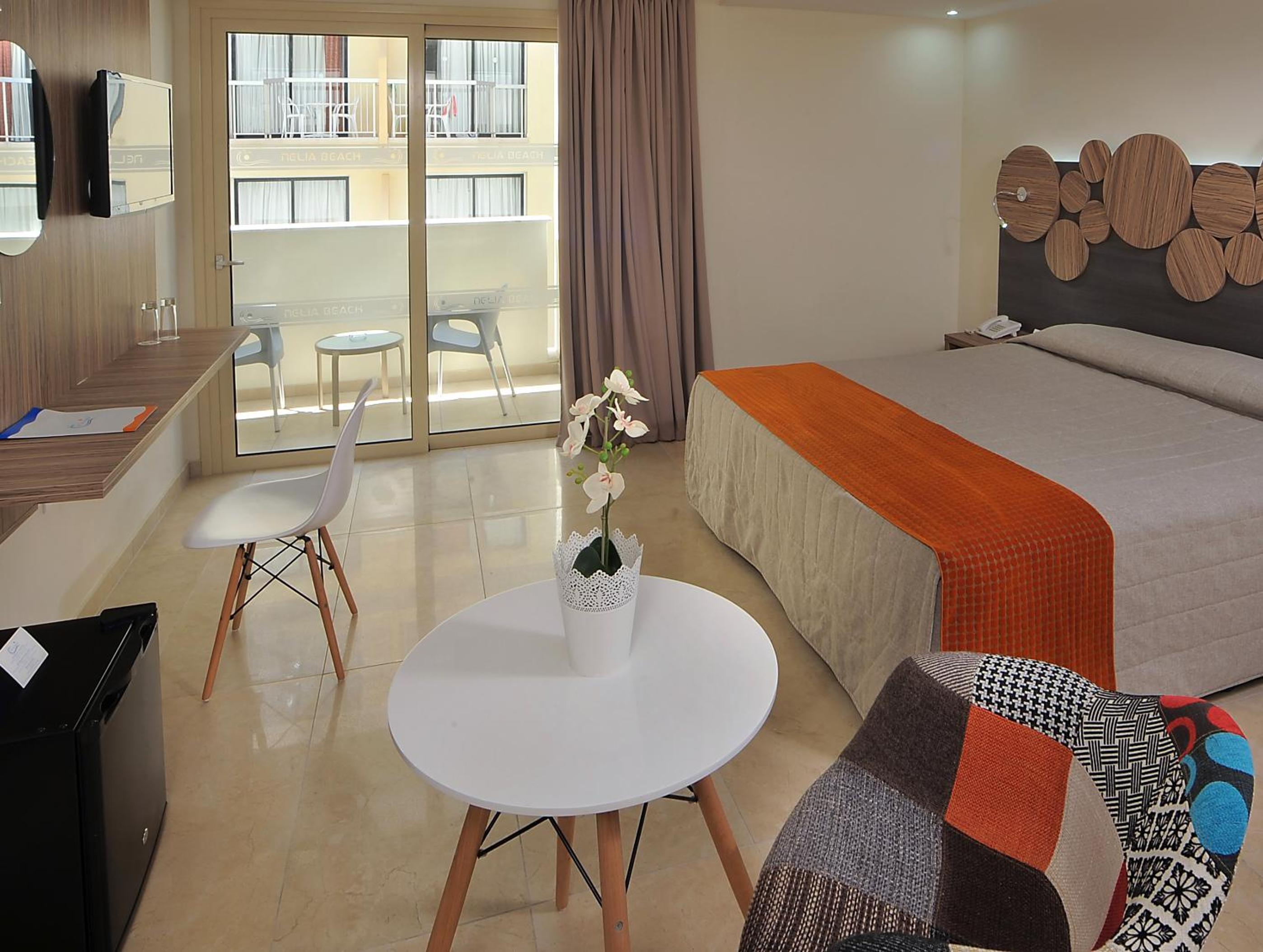 Family Room (2 Adults + 2 Children) - Photo 1