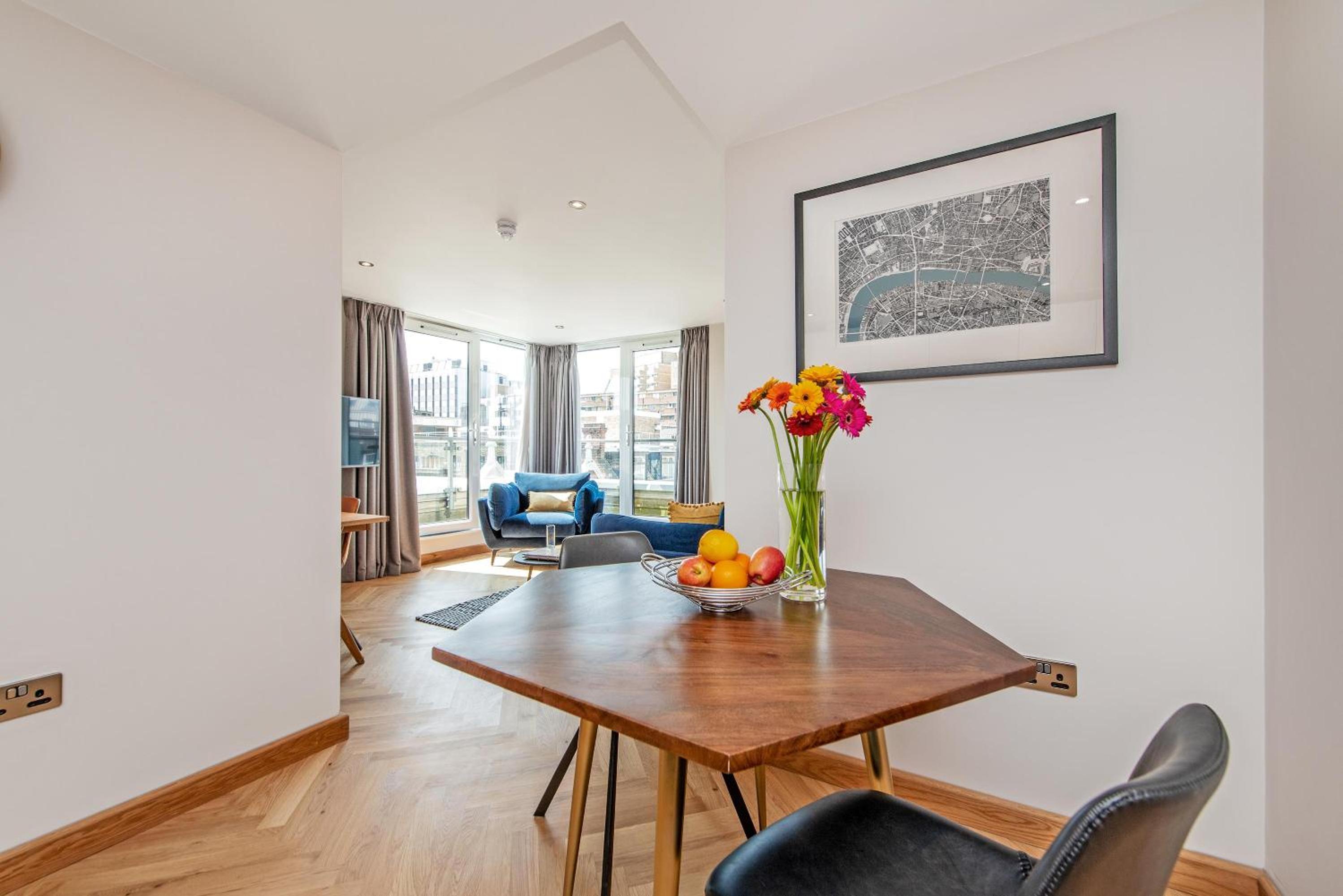 Deluxe One-Bedroom Apartment