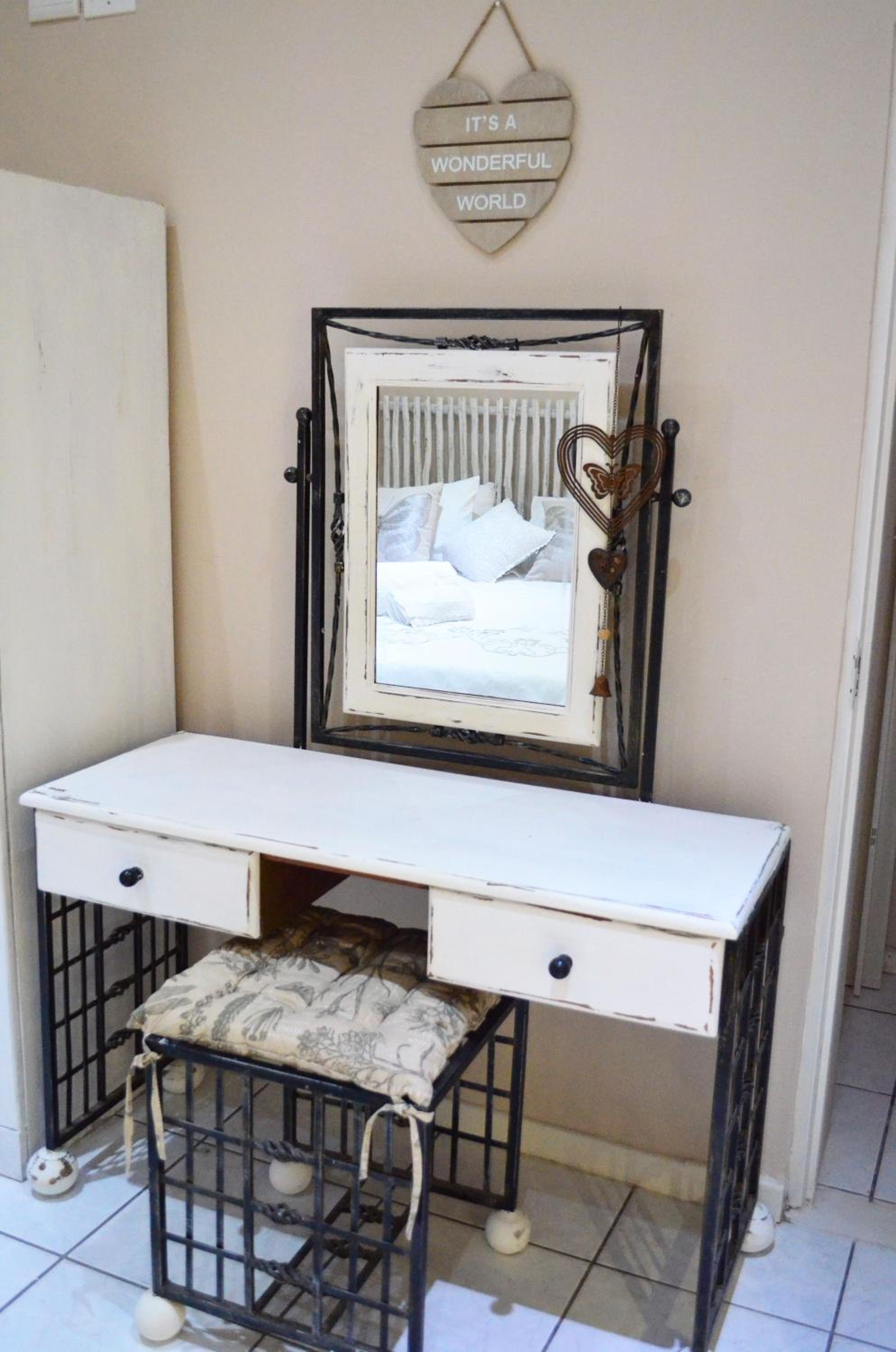 One-Bedroom Suite - Photo 4