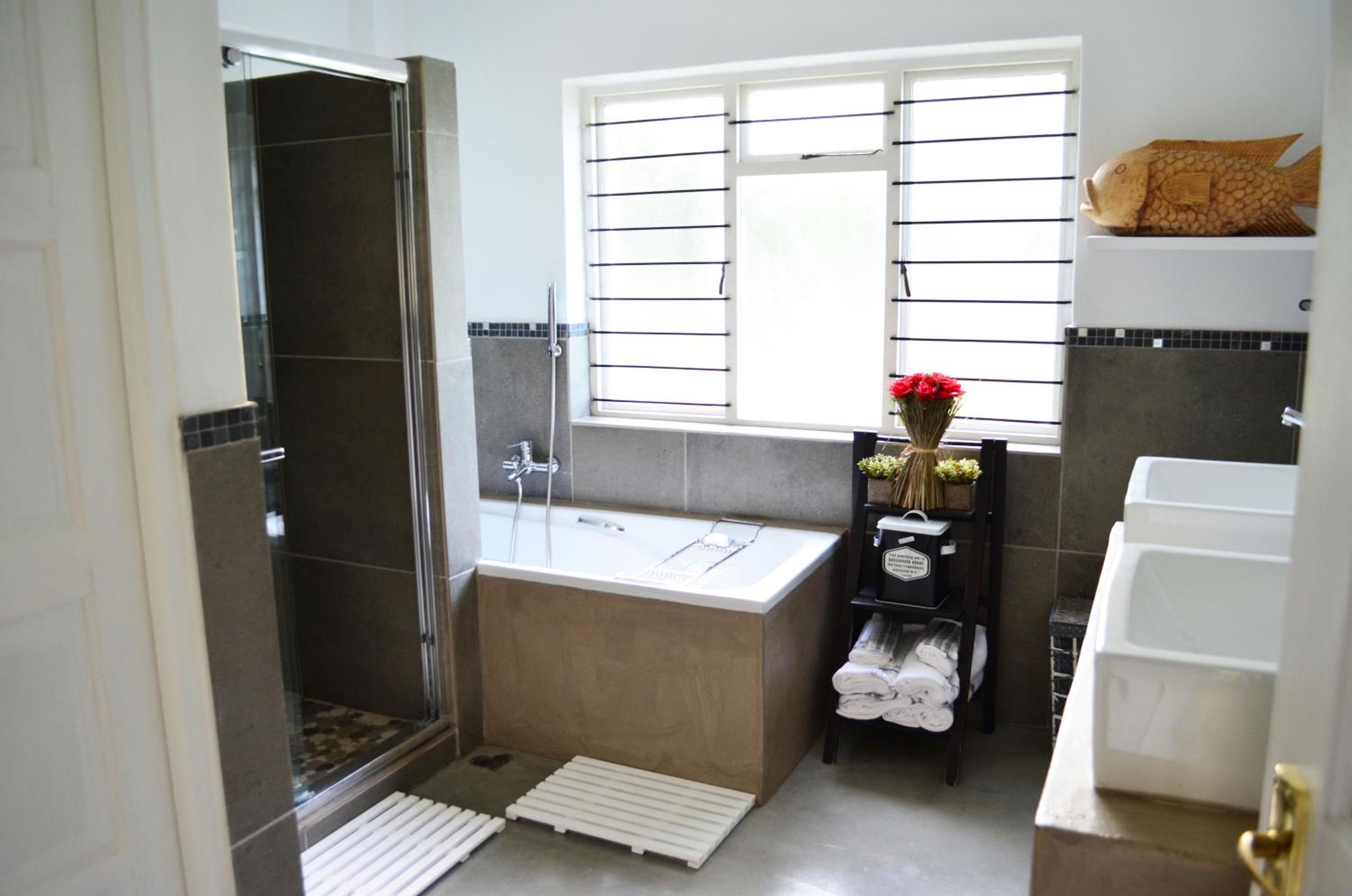Executive Suite - Photo 2