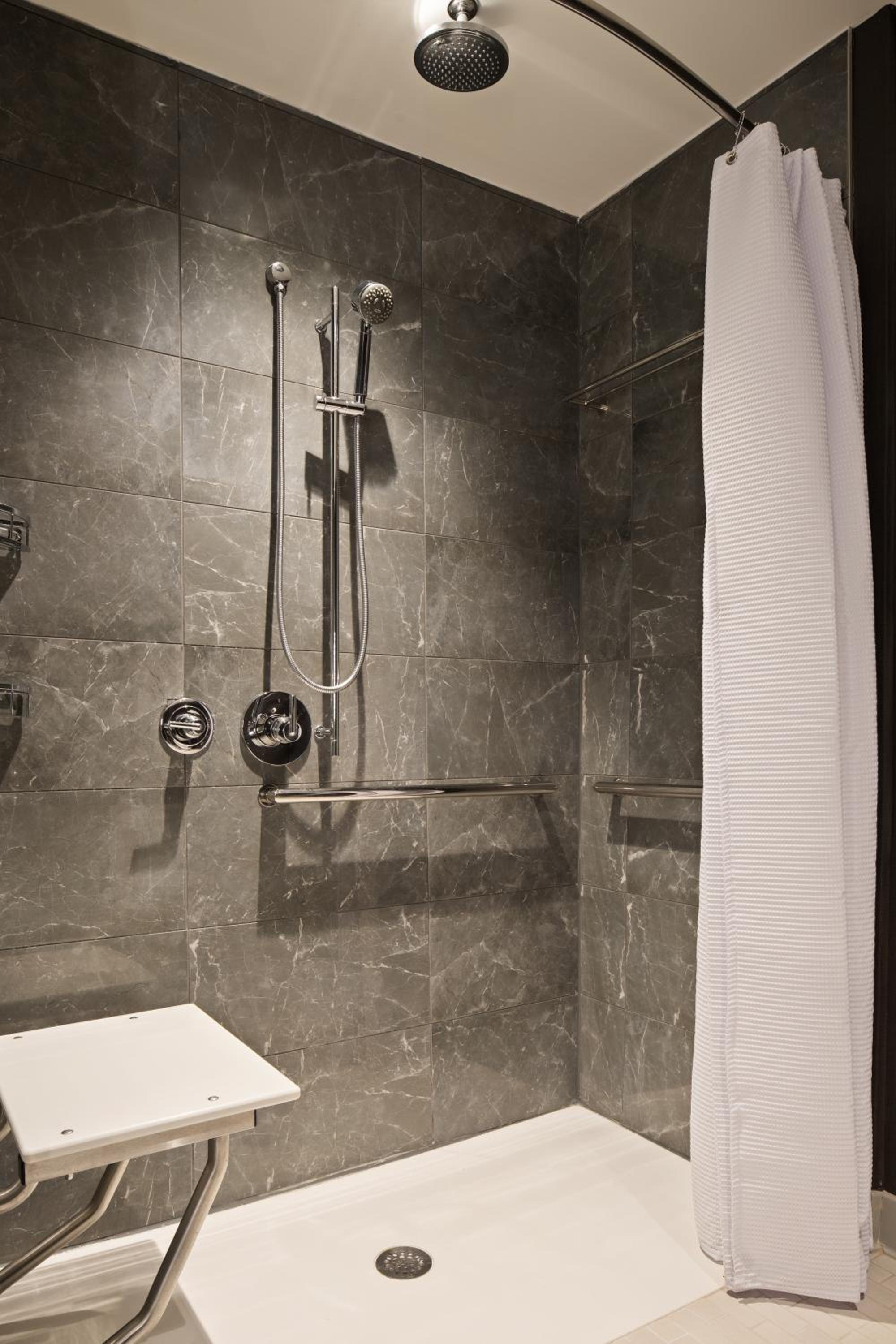 Queen Room with Two Queen Beds and Roll-In Shower - Mobility Access/Hearing Accessible