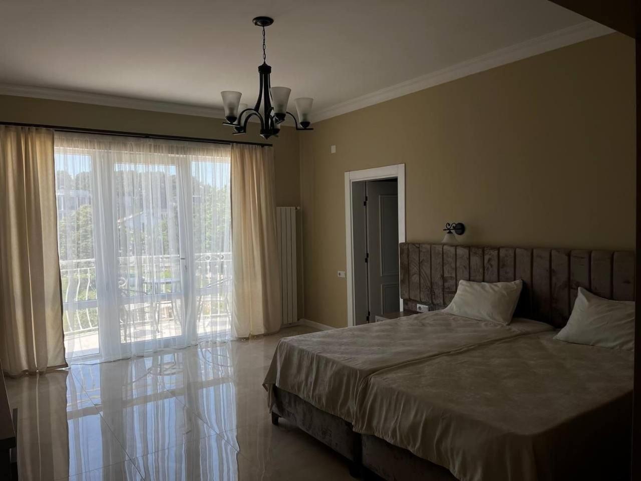 Twin Room with Balcony, Wing C photo 1