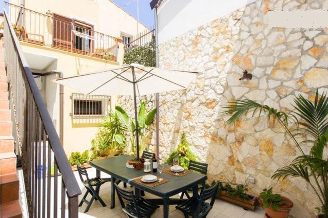 Apartment with Terrace - Photo 4
