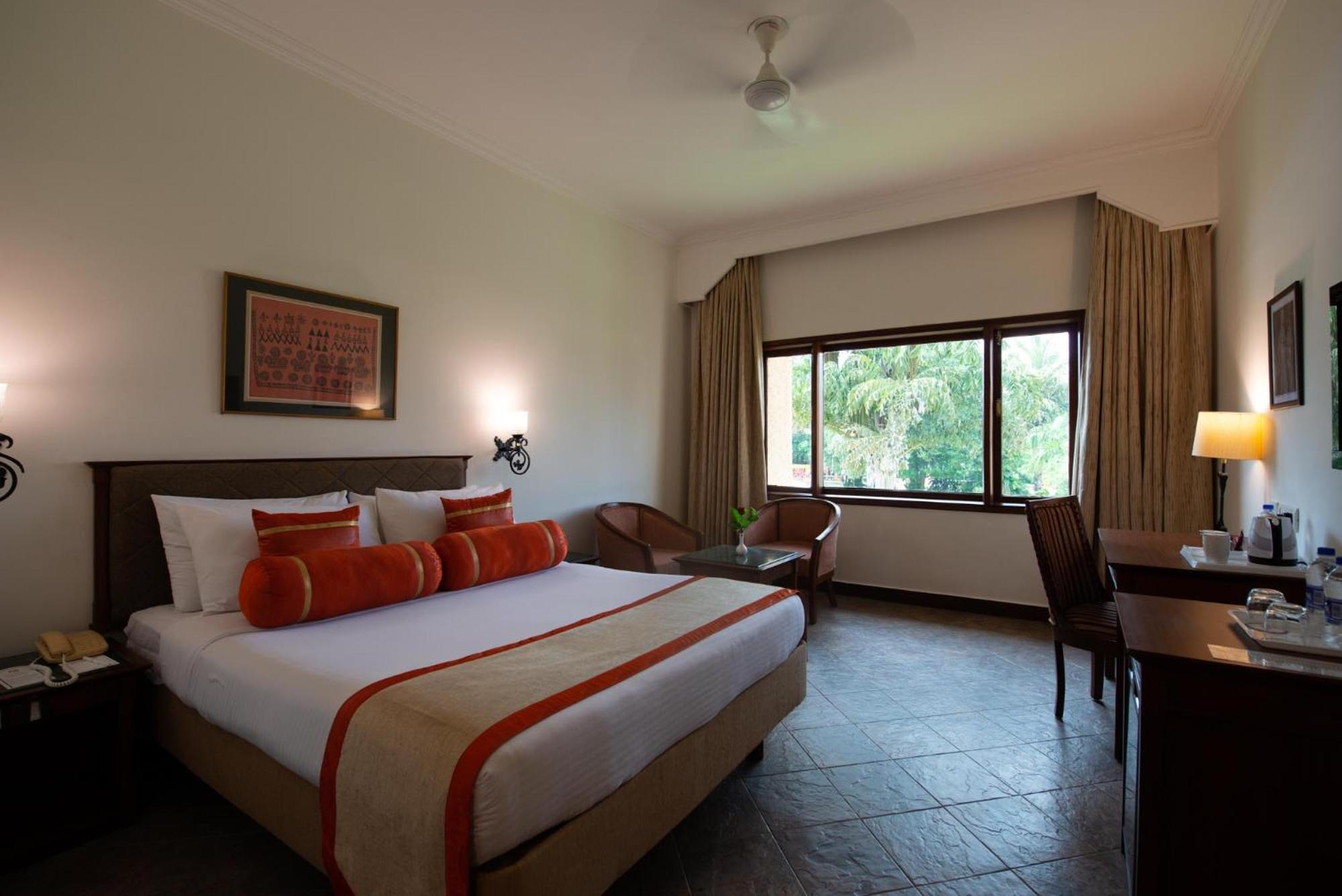 Deluxe King Room - Photo 1