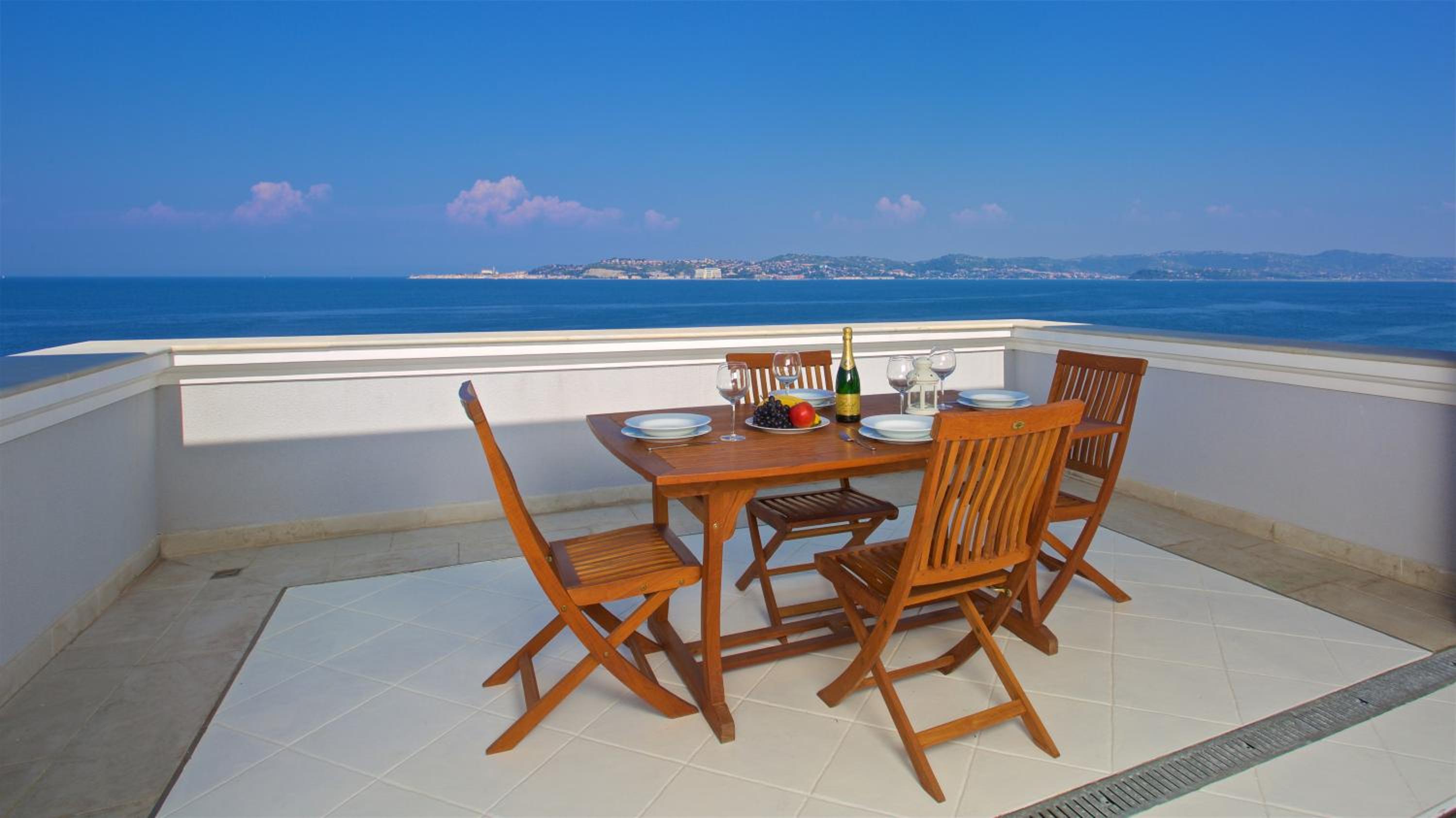 Villa - Beach Front