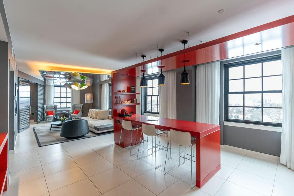 Suite - Photo 4