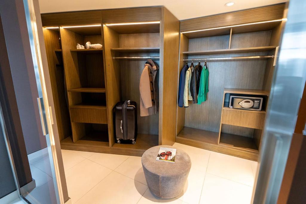 Suite - Photo 1