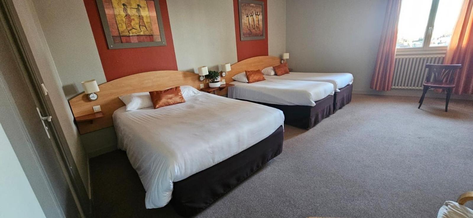 Family Room with One Double Bed and Two Single Beds - Shower Only/Non-Smoking