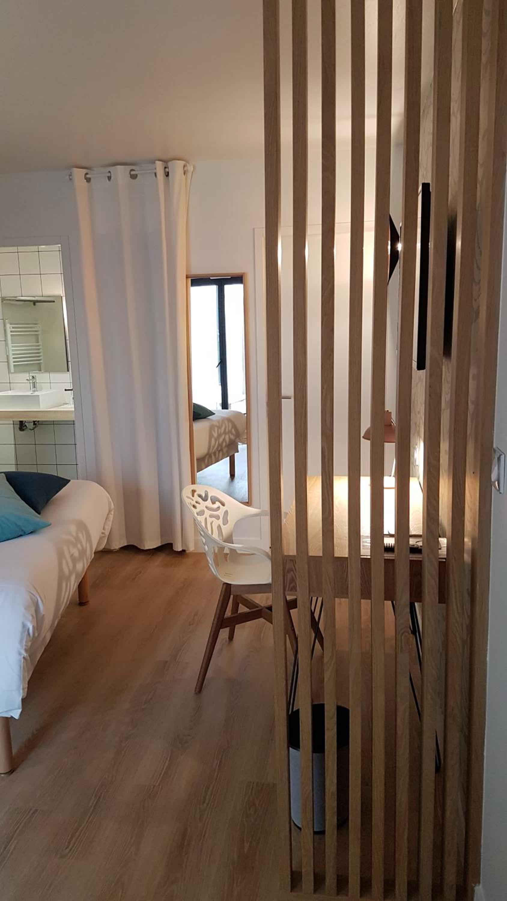 Privilege King Room with Shower Only - Non-Smoking - Photo 4