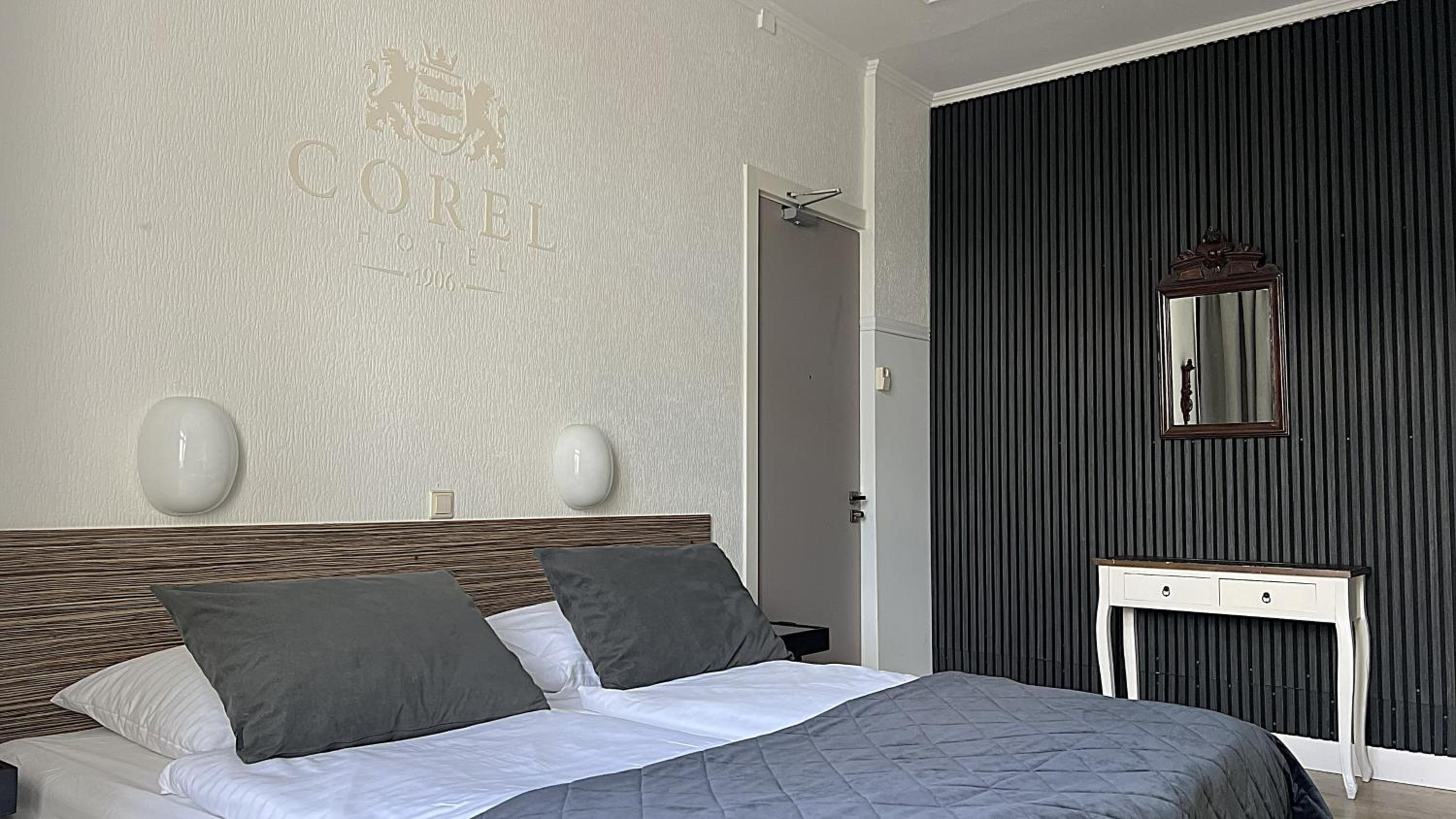 Twin Room with Balcony photo 2