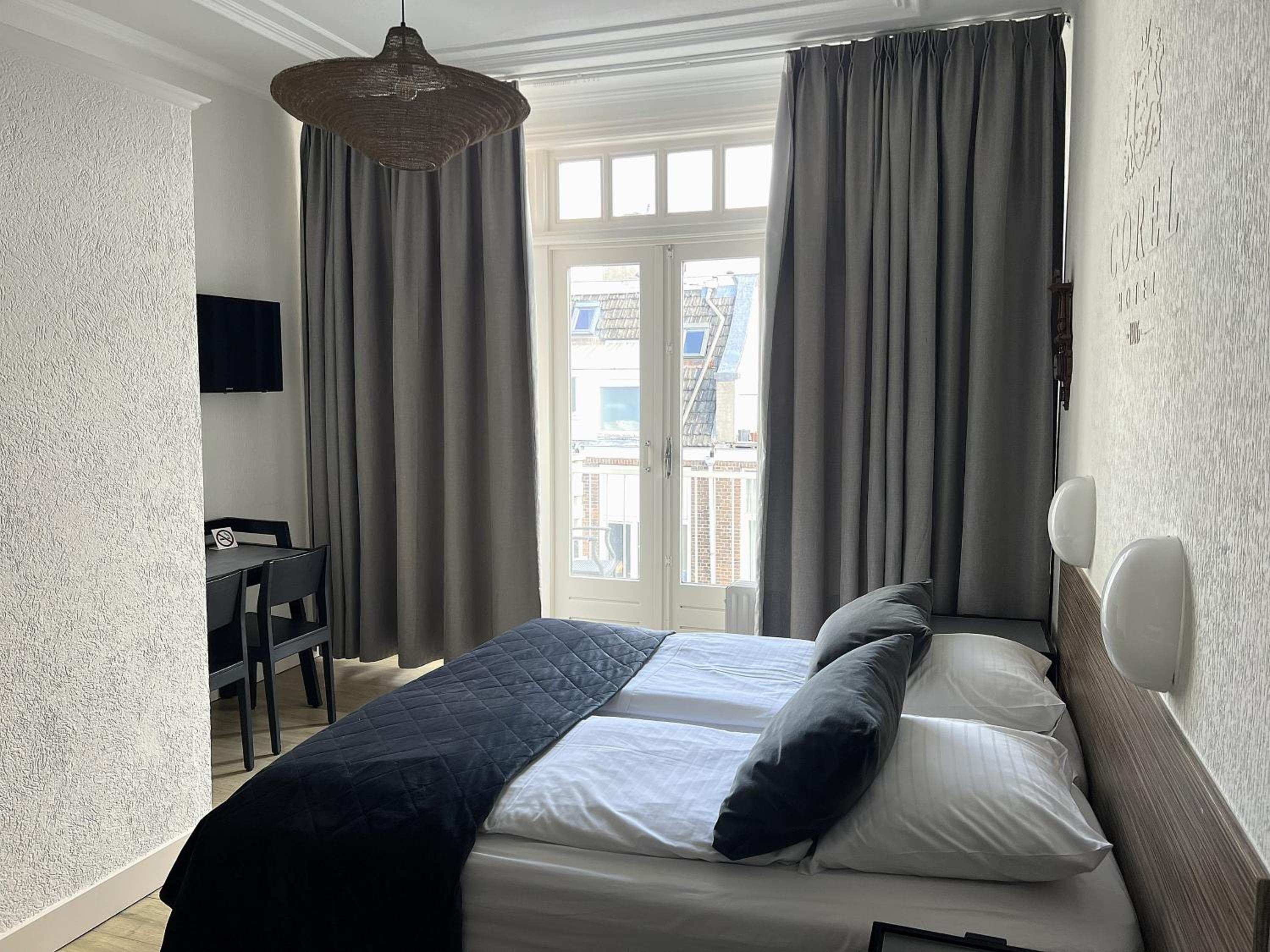 Twin Room with Balcony photo 3