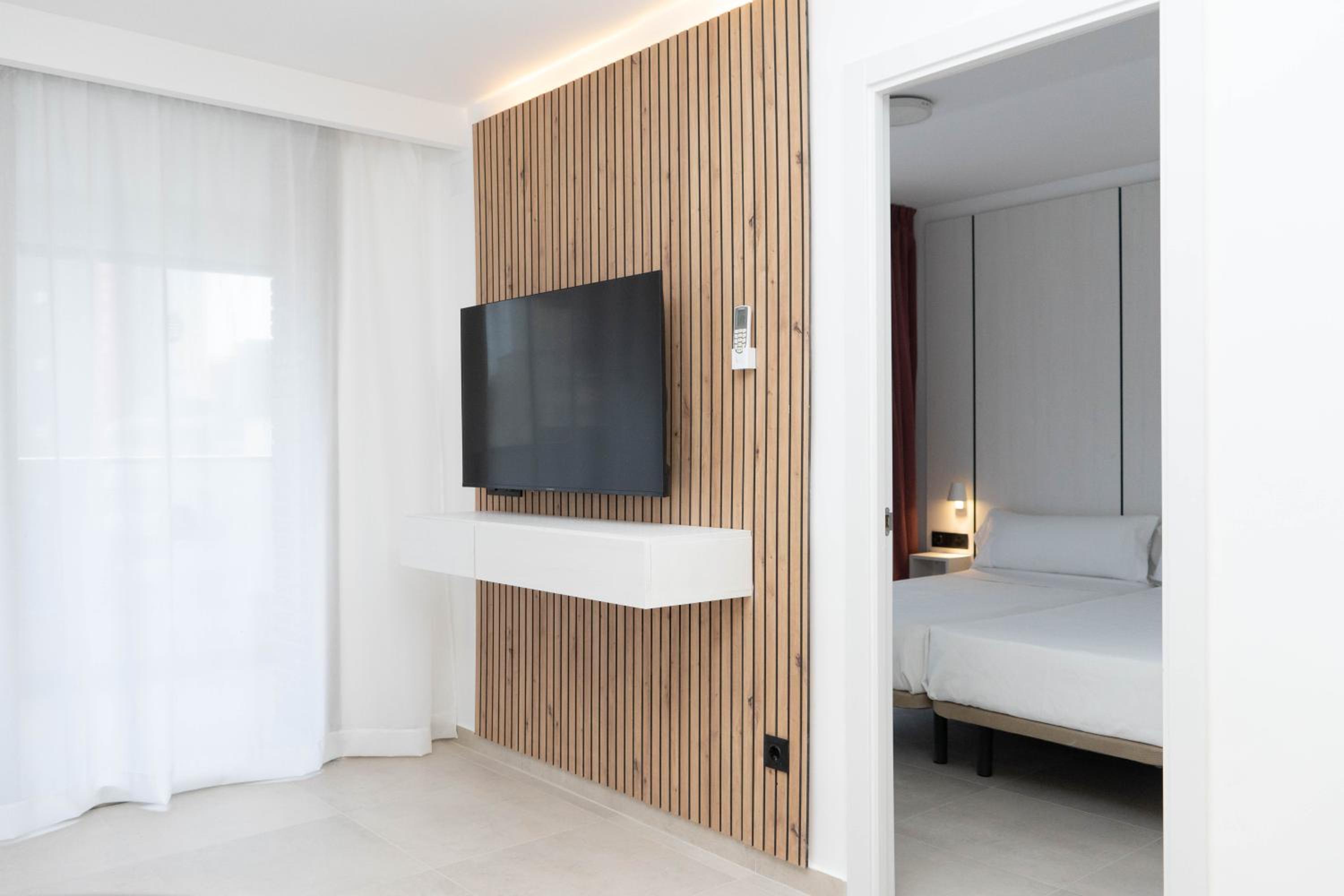 One-Bedroom Deluxe Apartment - Photo 5