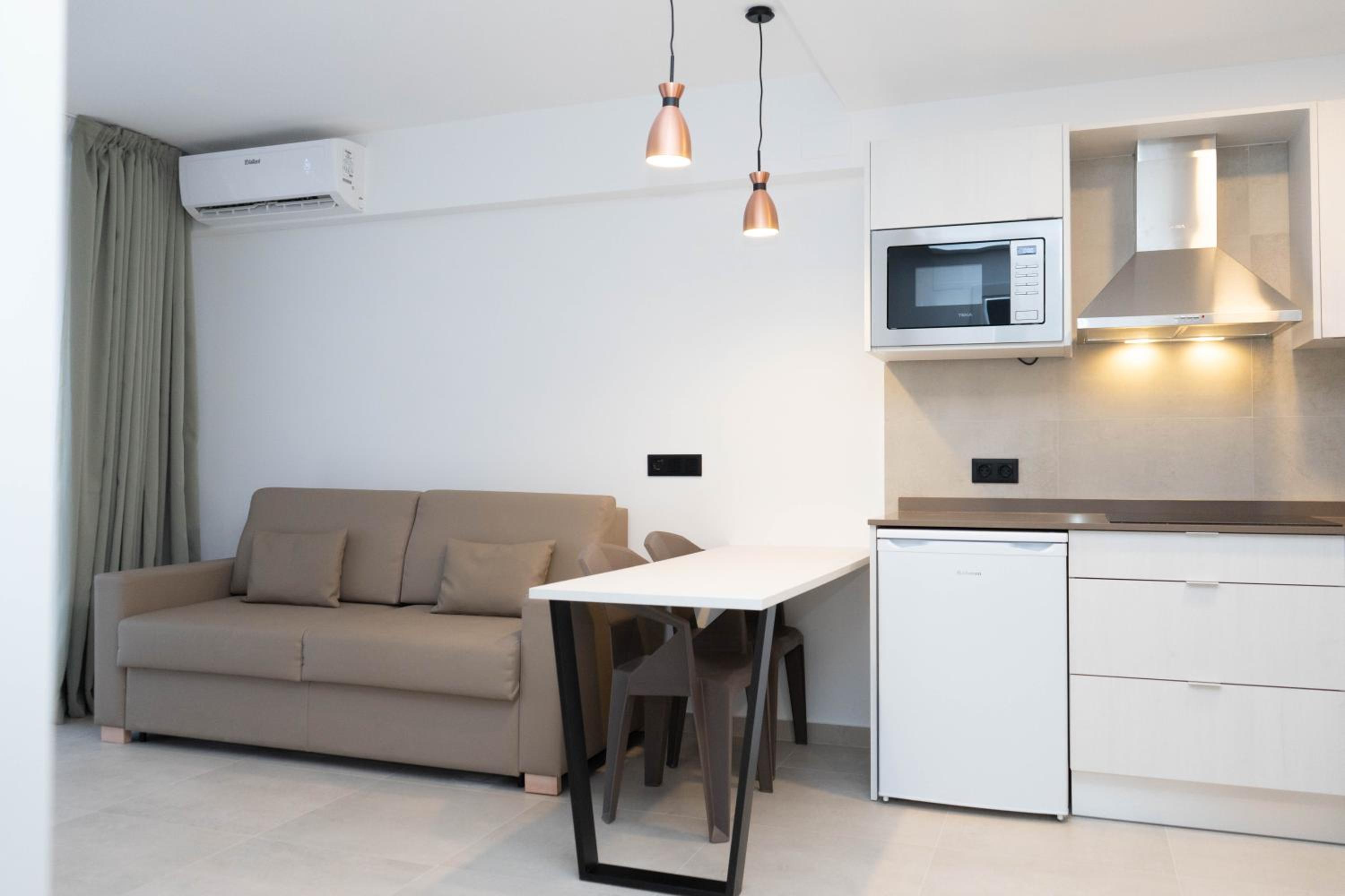 One-Bedroom Deluxe Apartment - Photo 6