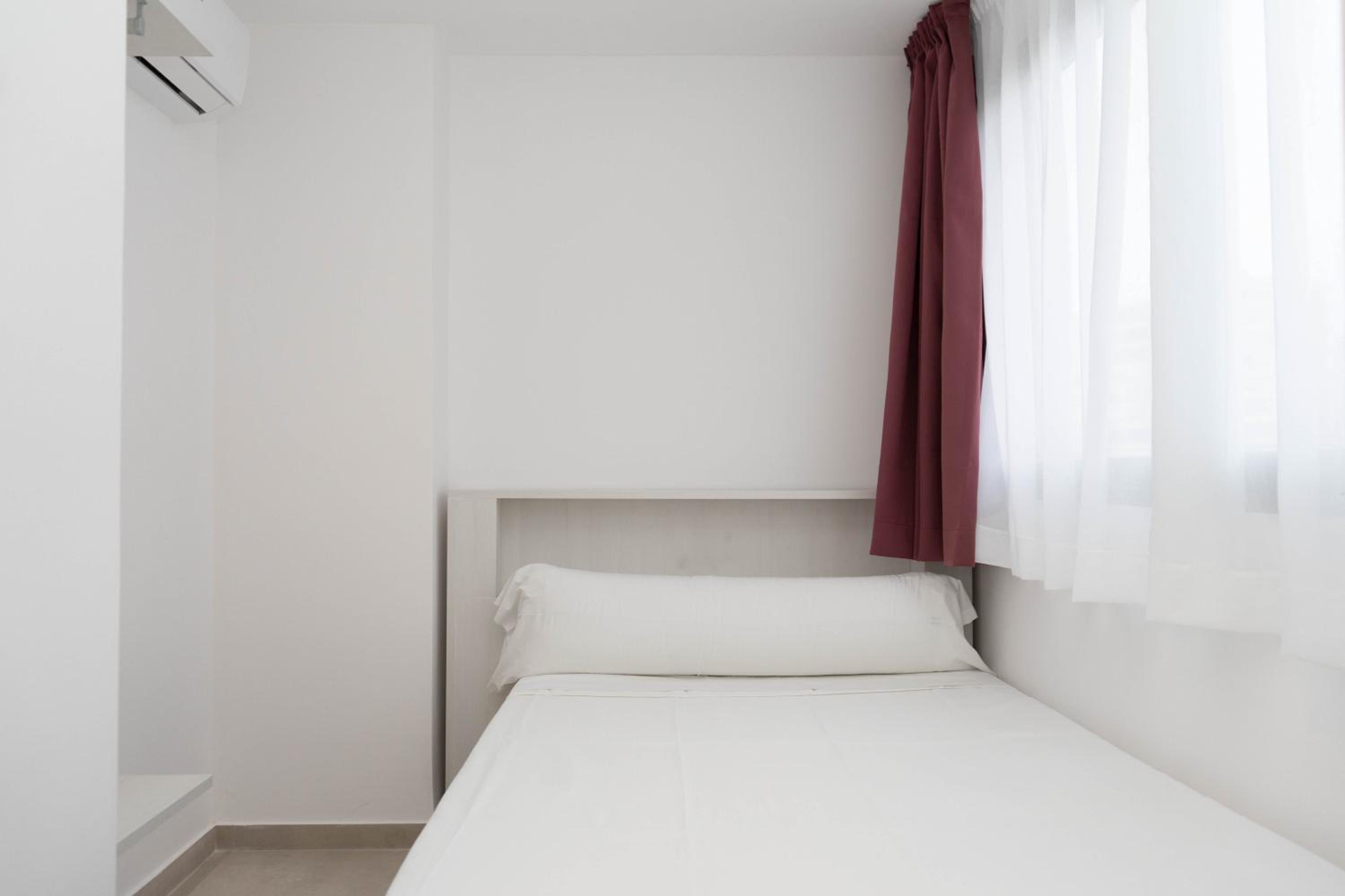 Two-Bedroom Deluxe Apartment - Photo 5