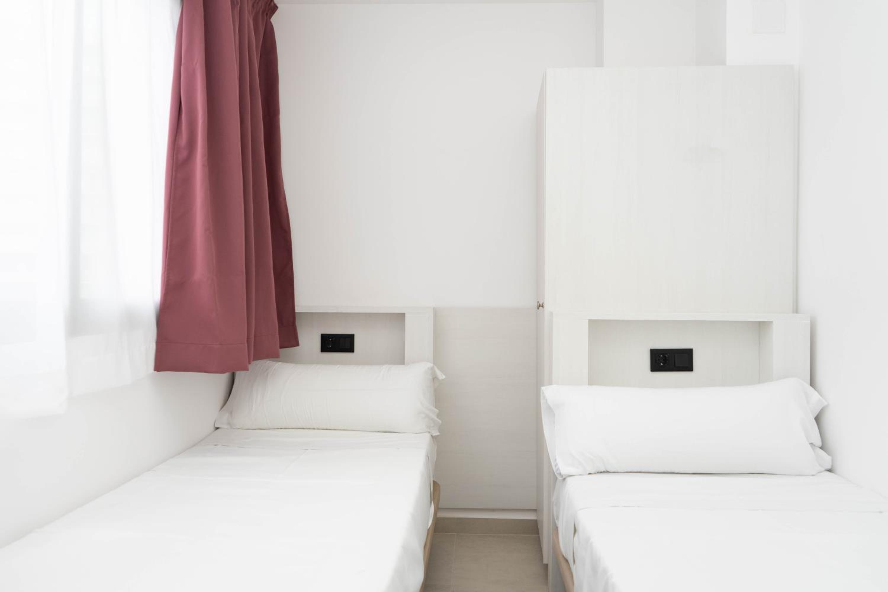 Two-Bedroom Deluxe Apartment - Photo 6
