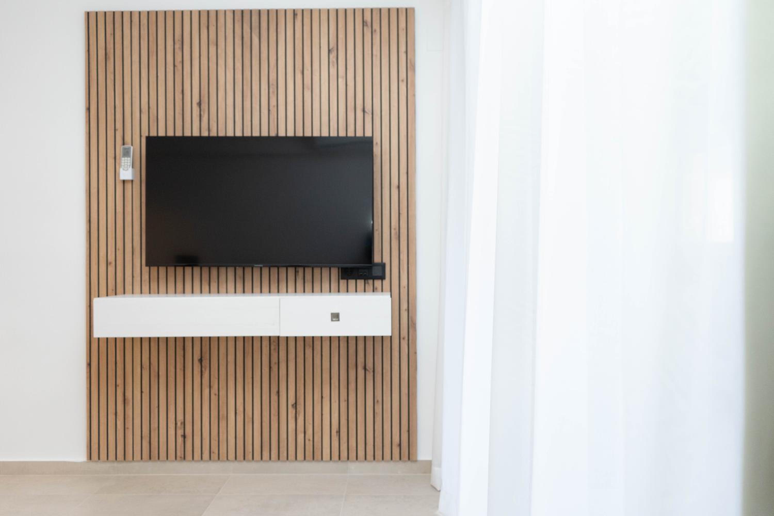 Two-Bedroom Deluxe Apartment - Photo 7
