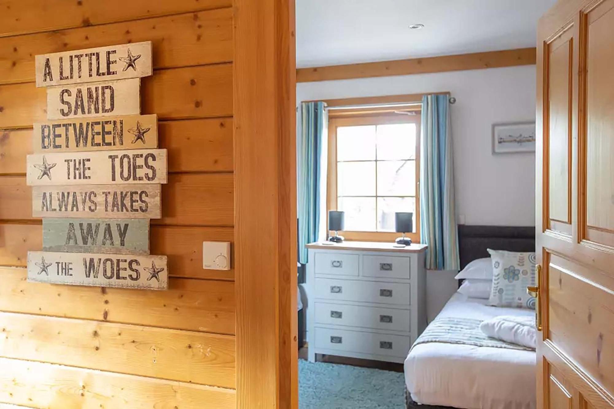 Senara 3 Bedroom Hot Tub Lodge – Dog Friendly photo 3