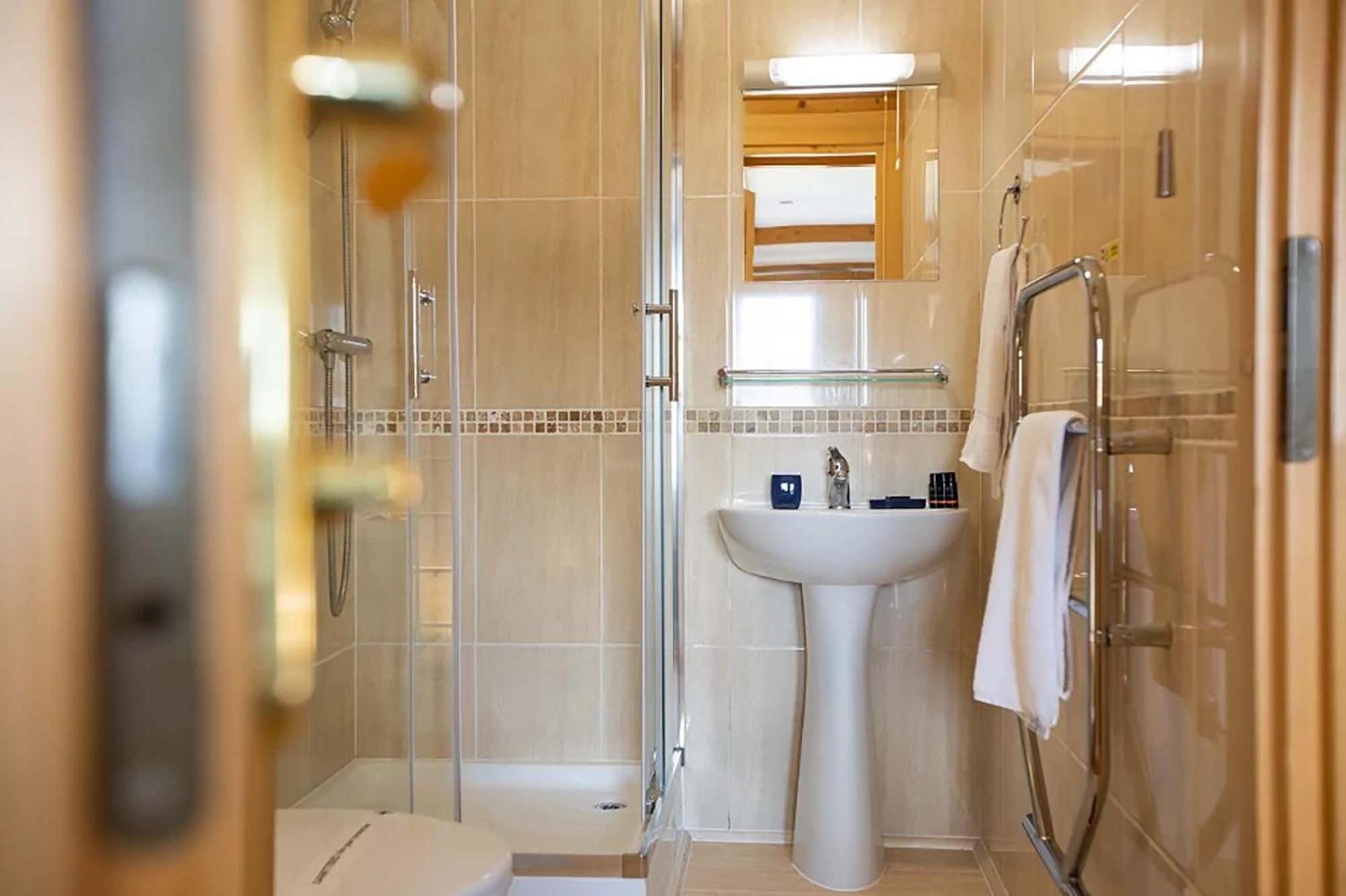 Scandinavian 3 Bedroom Lodge - No Pets photo 3