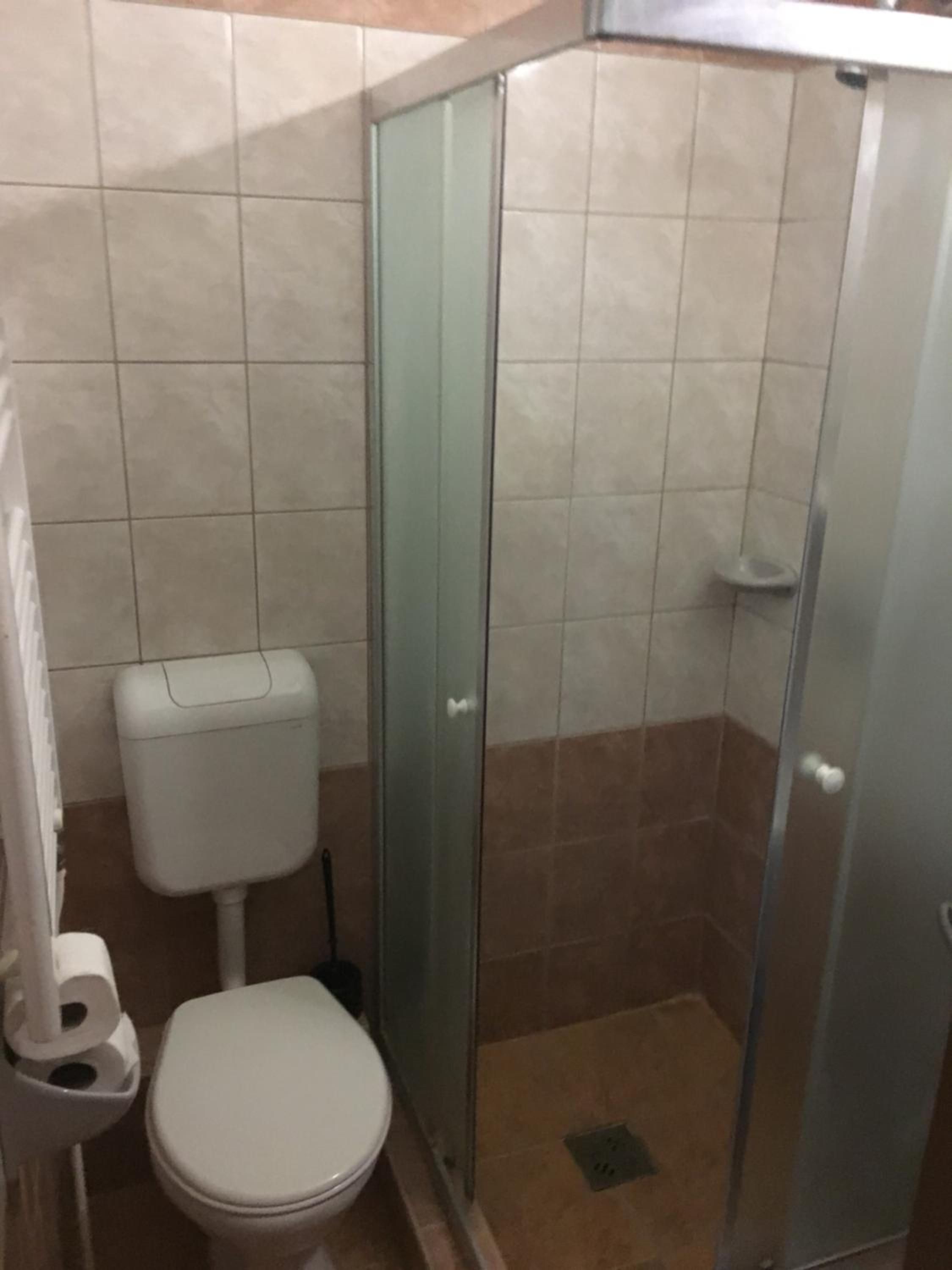 Standard Twin Room - Photo 4