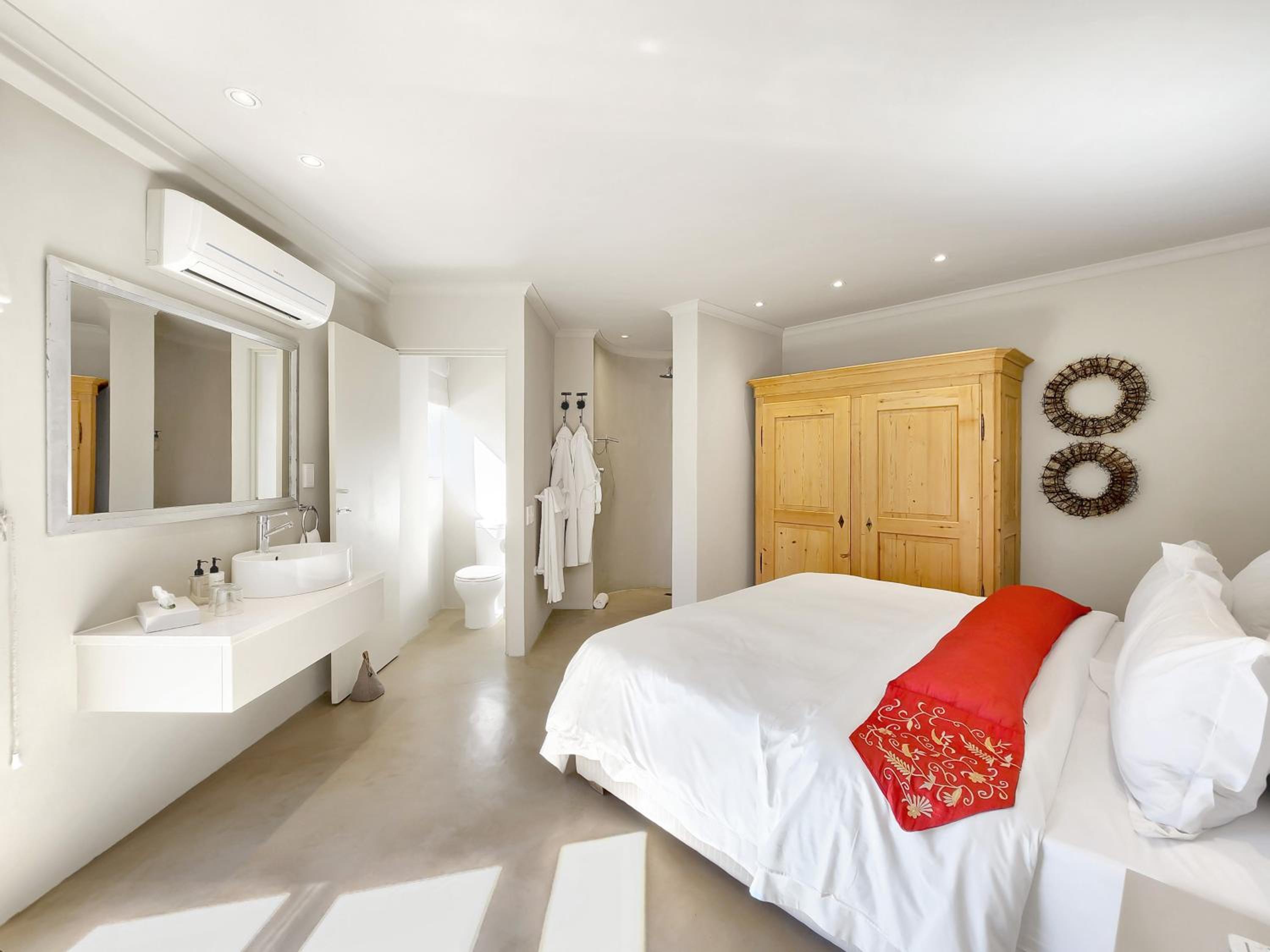  Deluxe Suite 303 / Kitchenette - Photo 5