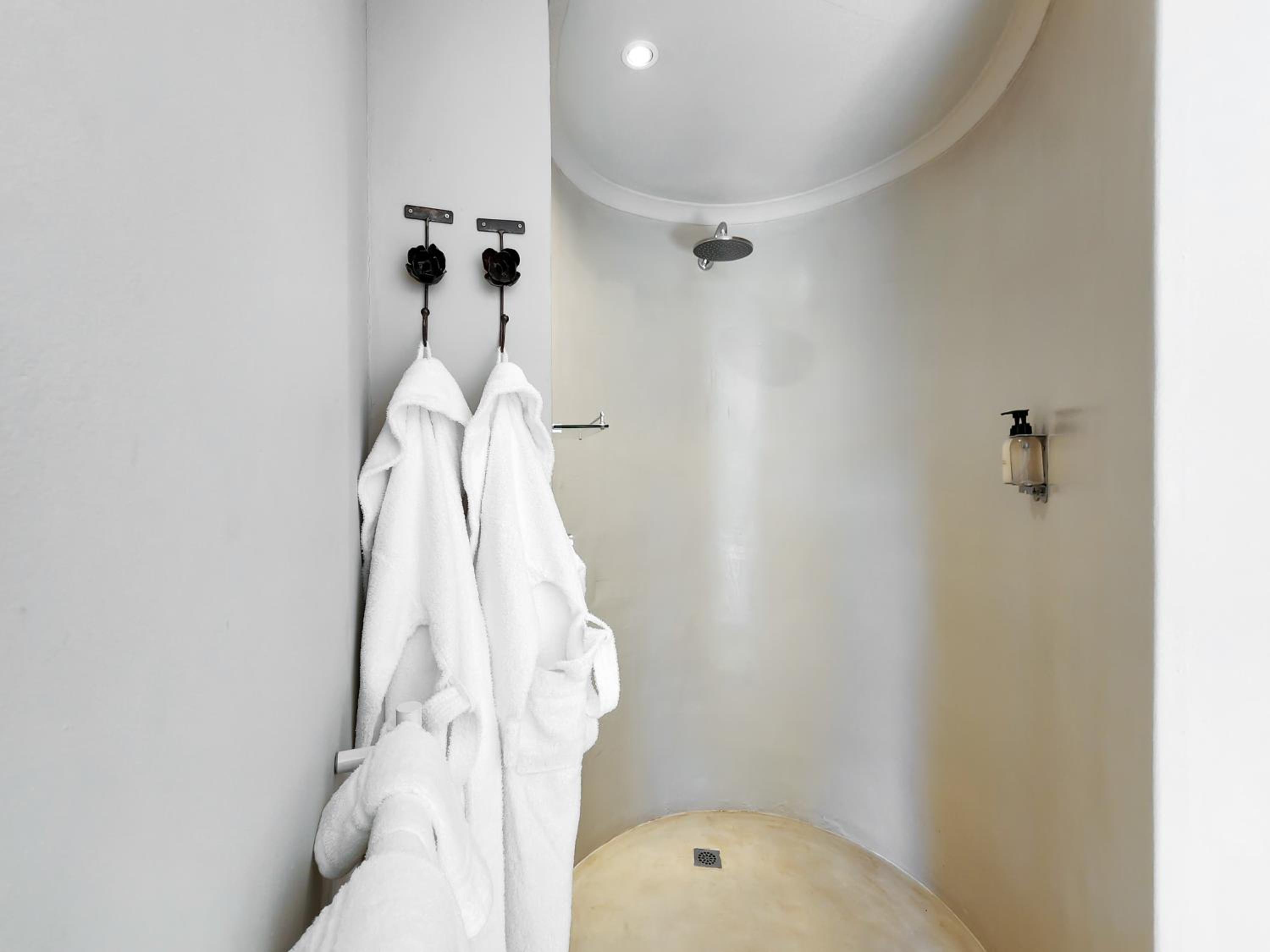  Deluxe Suite 303 / Kitchenette - Photo 7