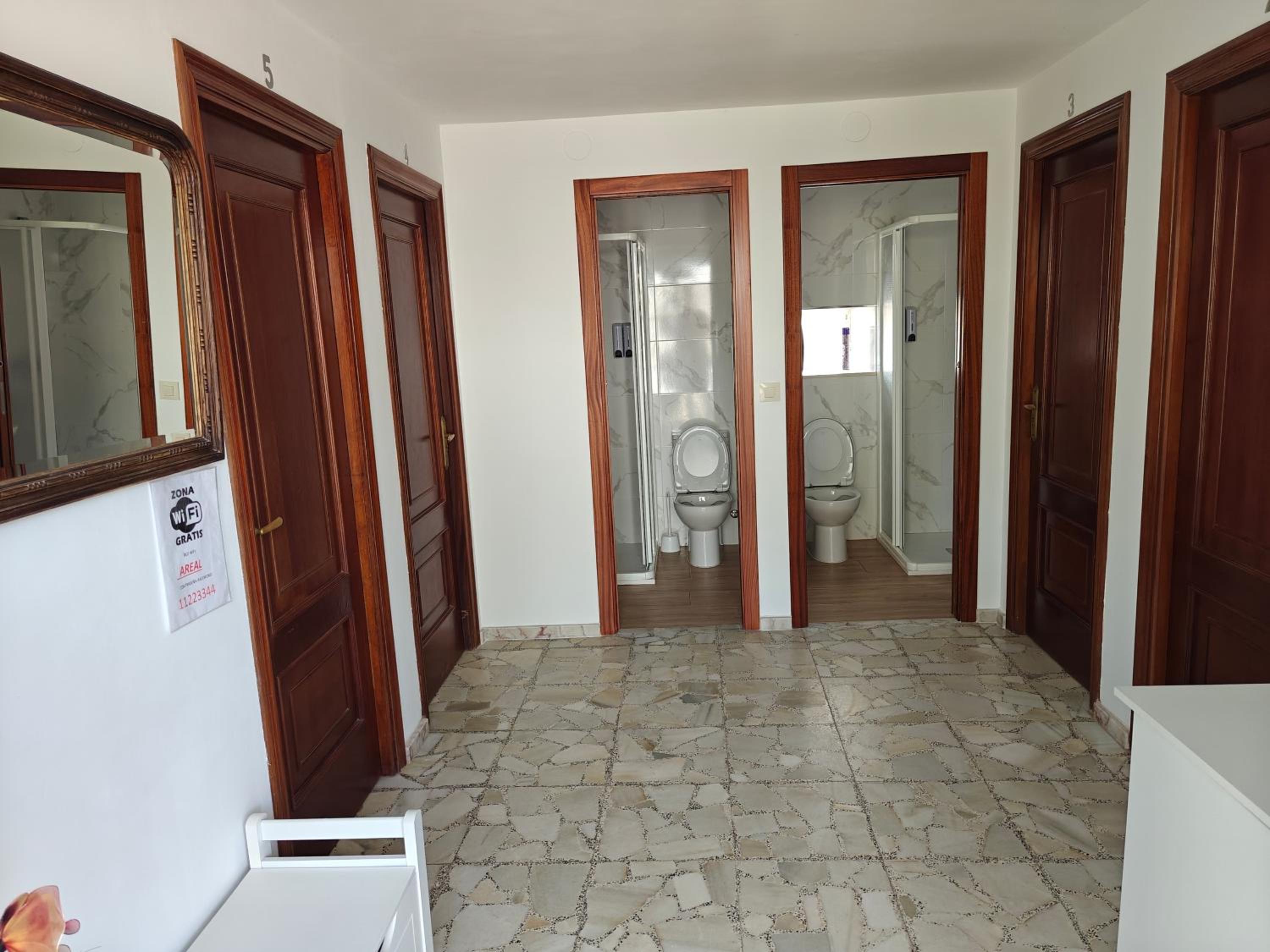 Habitación Triple Básica con Baño Compartido