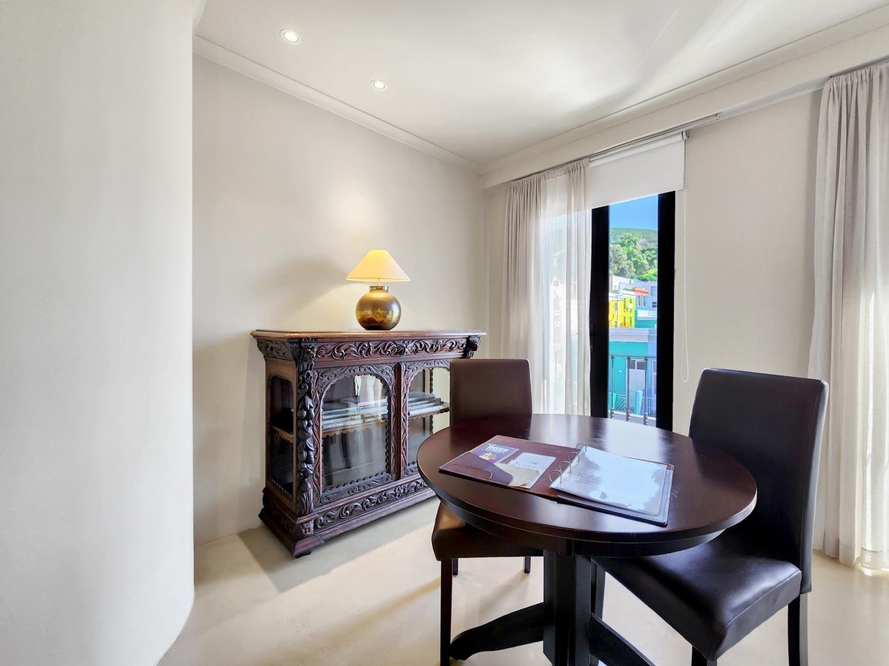 Deluxe Suite 203 / Kitchenette photo 1